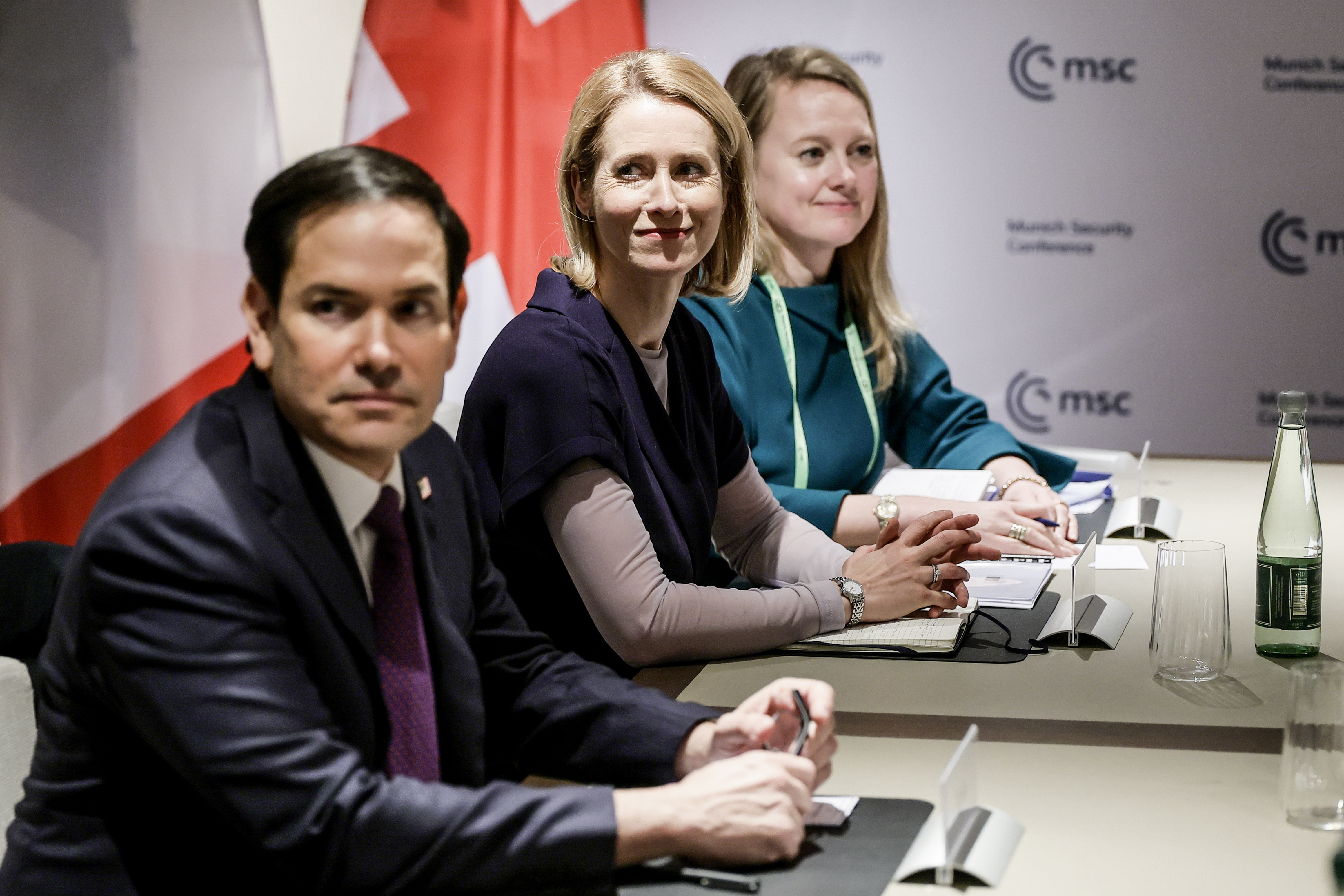 MUNICH (Germany), 15/02/2025.- EU High Representative for Foreign Affairs and Security Policy Kaja Kallas (C) and US Secretary of State Marco Rubio (L) attend the meeting of Foreign Ministers the Transatlantic Quint during the 61st Munich Security Conference (MSC), in Munich, Germany, 15 February 2025. High-level international decision-makers meet at the 61st Munich Security Conference in Munich from 14 to 16 February 2025 during their annual meeting to discuss global security issues. (Alemania) EFE/EPA/RONALD WITTEK / POOL