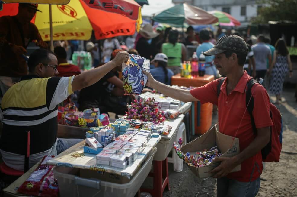 Banco Mundial rebaja previsiones para América Latina y aboga por más ayudas sociales