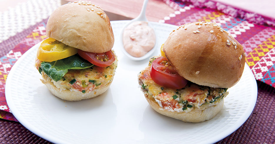 Receta del día: Mini- hamburguesas de pescado con salsa golf