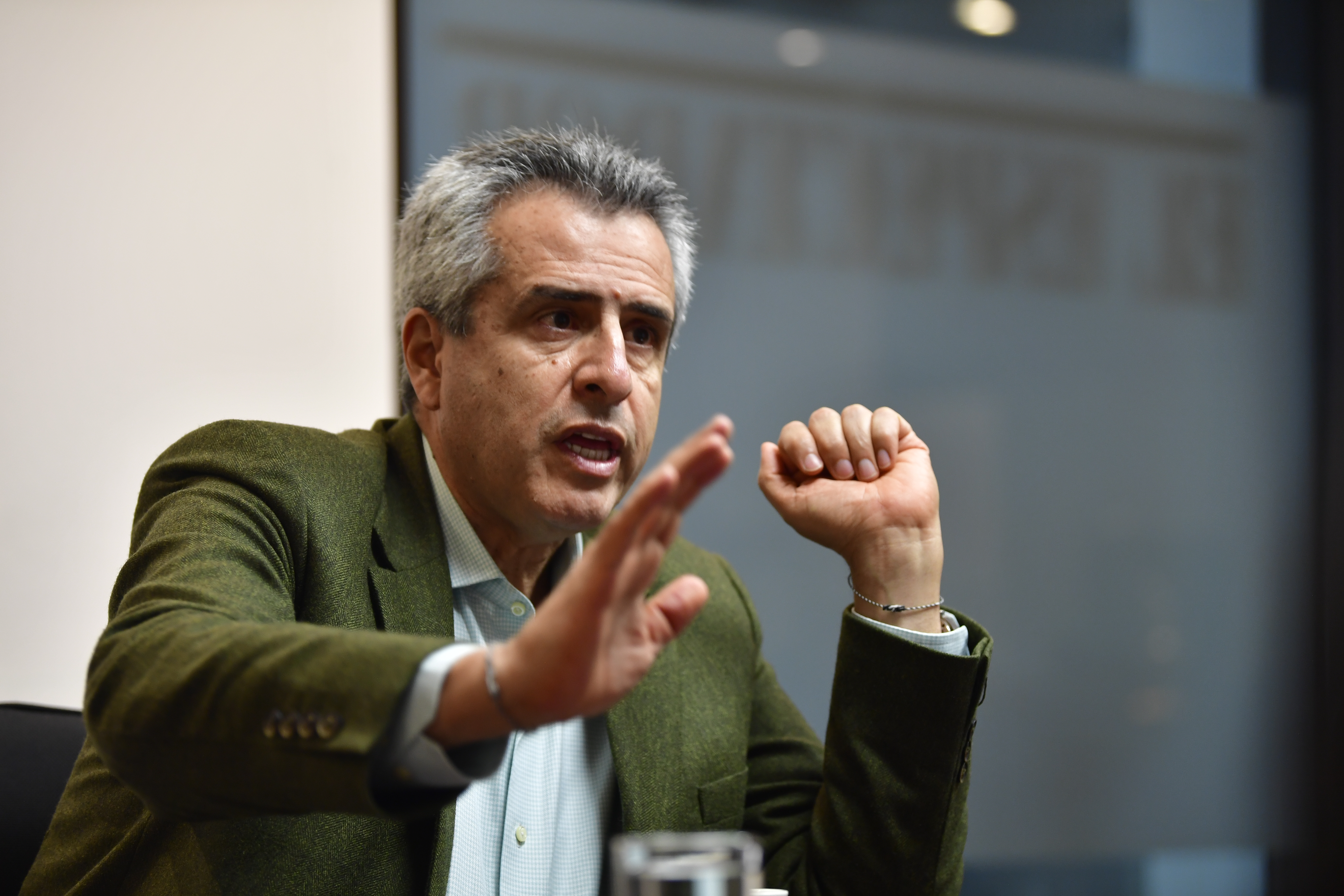 Ministro del Interior durante entrevista para El Espectador
