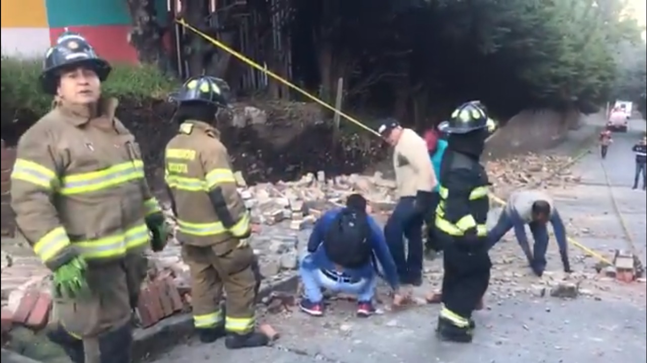 Tres personas heridas dejó el desplome de un muro del colegio Jordán de Sajonia