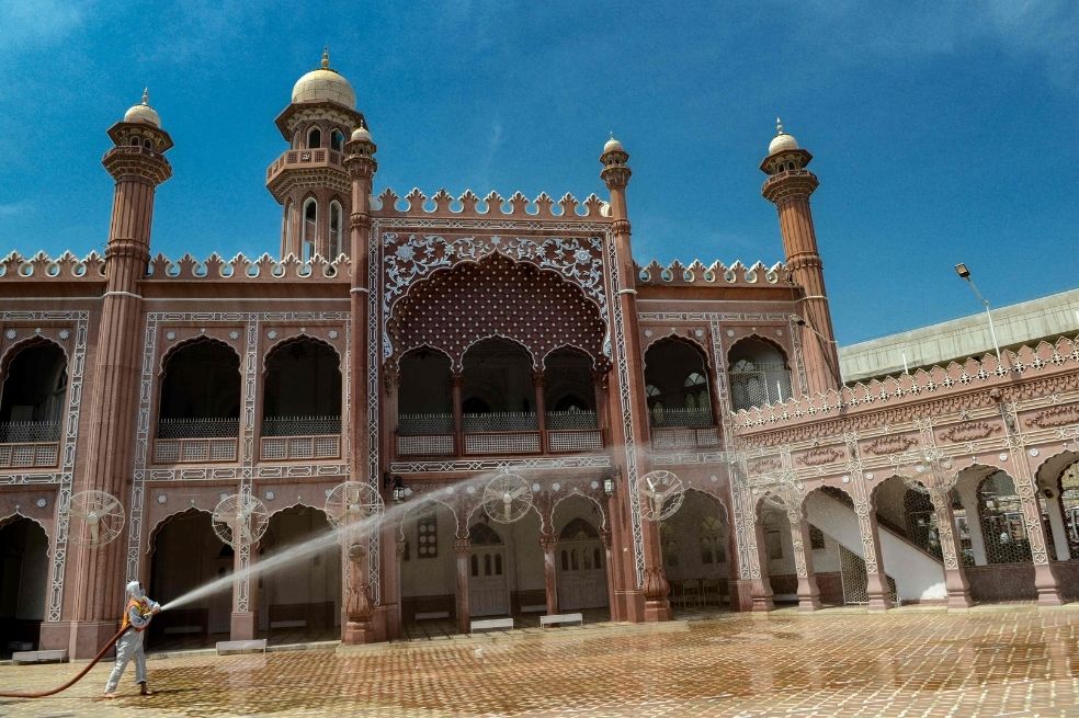 Arabia Saudita, uno de los países con el mayor número de lugares santos del islam, anunció que solamente la gente inmunizada contra el Covid-19 podrá participar en la umrah, la pequeña peregrinación a La Meca.