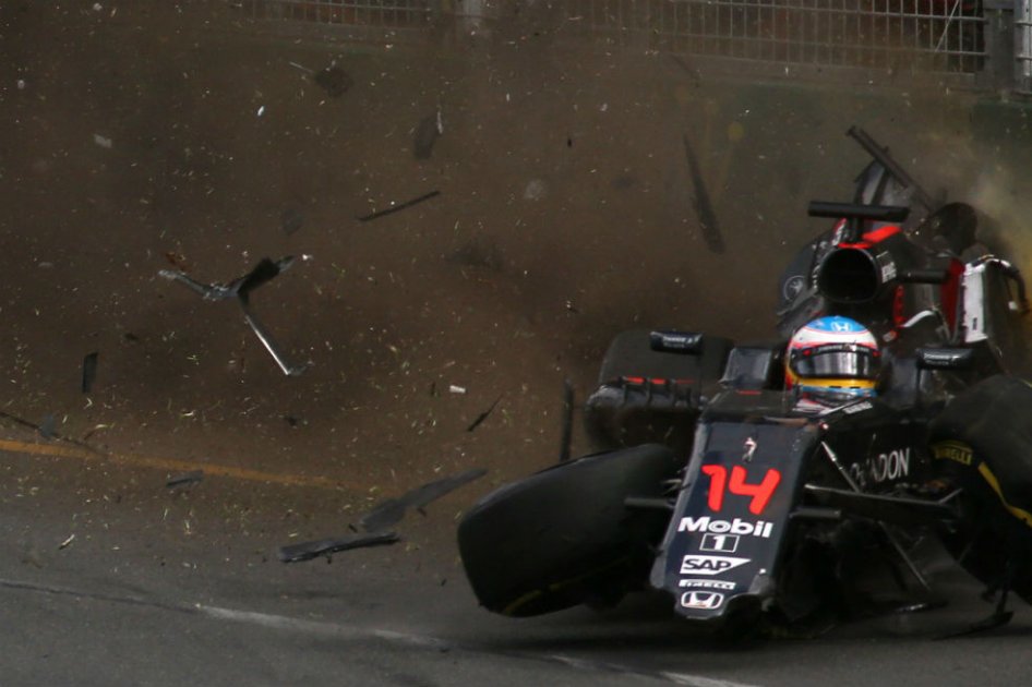 Fernando Alonso sufrió un accidente en el Gran Premio de Australia. Foto: AFP