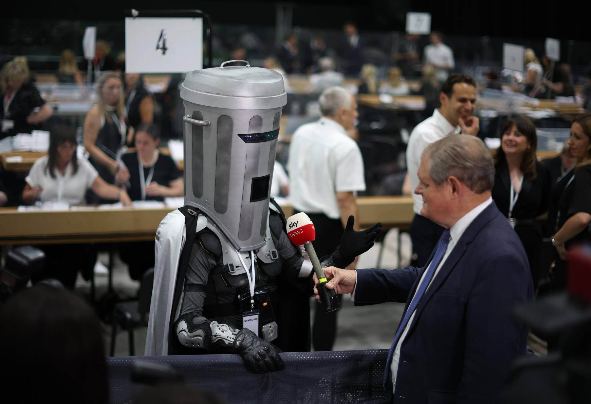 Farage contra el “Conde Cara de Caneca”: la inusual elección de este jueves en Reino Unido
