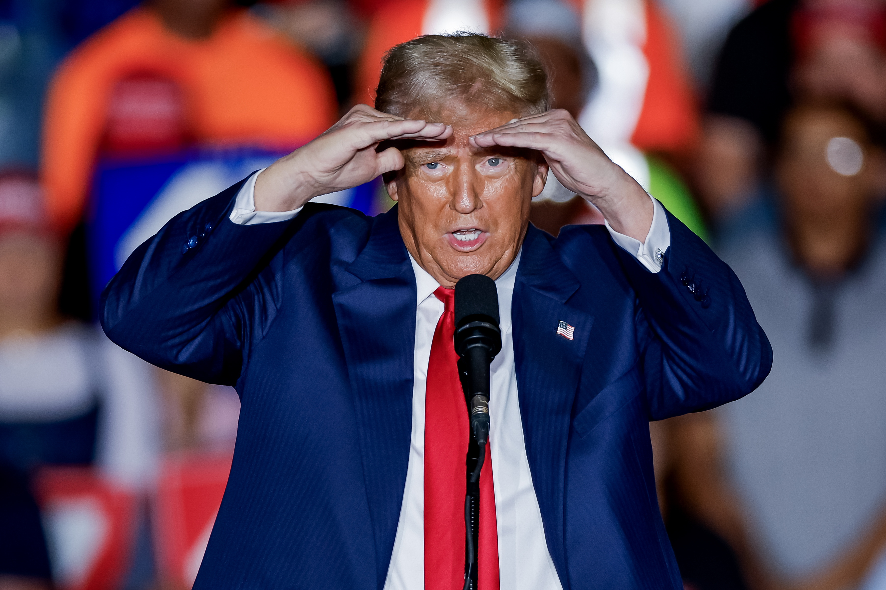 Greensboro (United States), 22/10/2024.- Former US president and Republican presidential nominee Donald Trump speaks at a campaign rally at the Greensboro Coliseum in Greensboro, North Carolina, USA, 22 October 2024. Trump is running against Democratic US Vice President Kamala Harris. EFE/EPA/ERIK S. LESSER