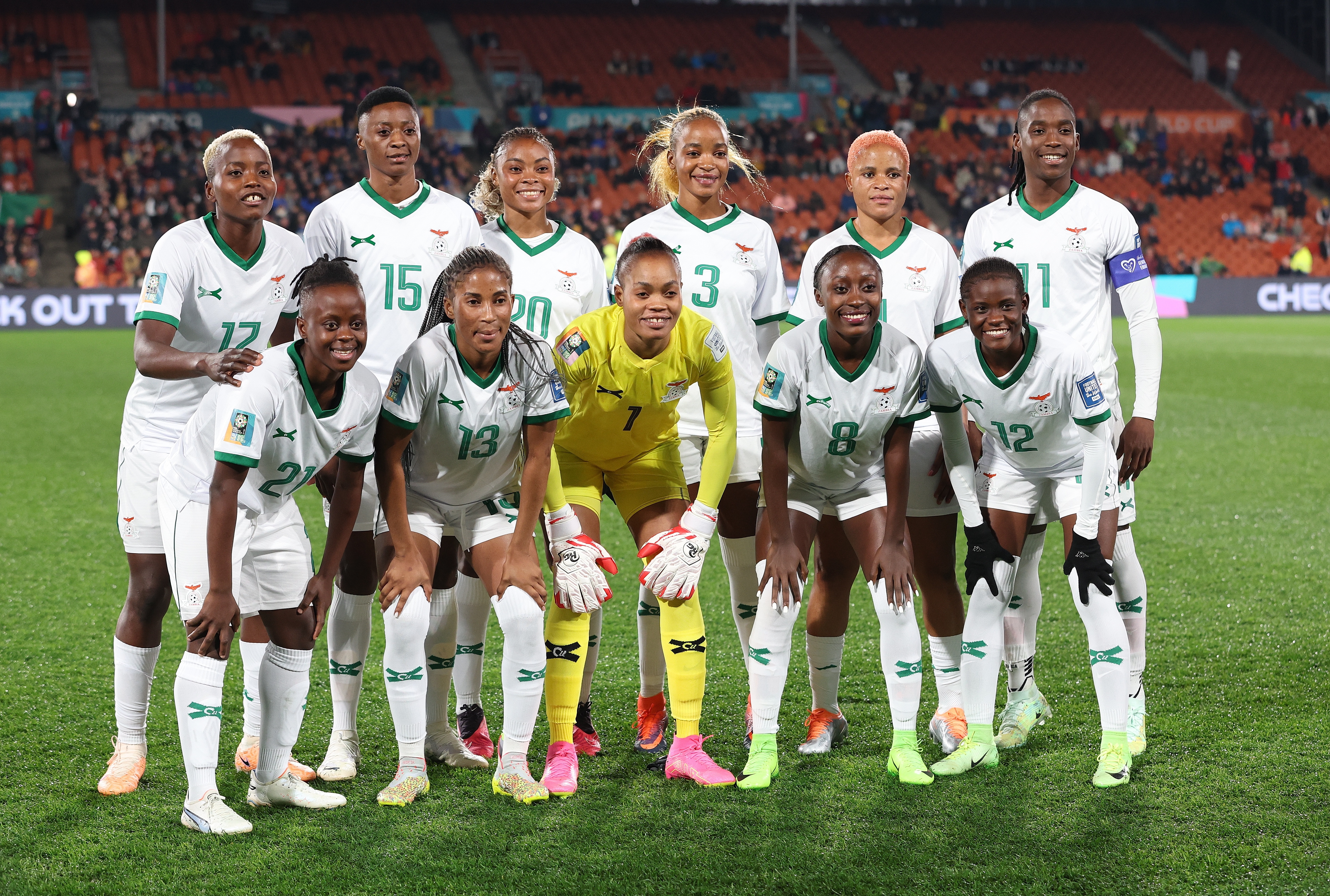 Hamilton (New Zealand), 31/07/2023.- Zambian players pose to photographers before the FIFA Women's World Cup group C soccer match in Hamilton, New Zealand, 31 July 2023. (Mundial de Fútbol, Nueva Zelanda) EFE/EPA/HOW HWEE YOUNG