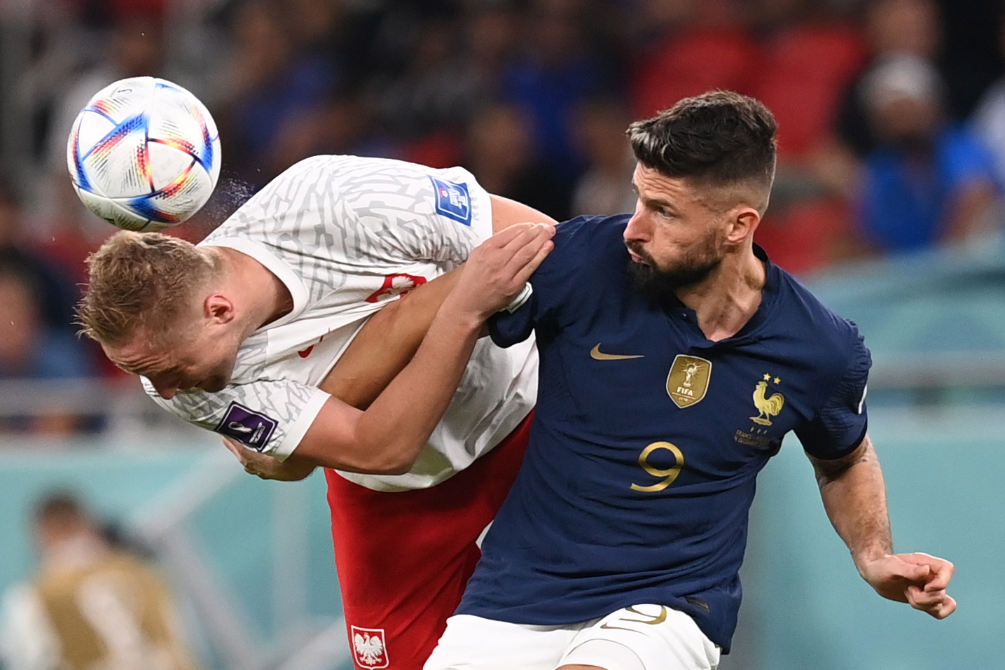 Doha (Qatar), 04/12/2022.- Olivier Giroud (R) of France in action against Kamil Glik of Poland during the FIFA World Cup 2022 round of 16 soccer match between France and Poland at Al Thumama Stadium in Doha, Qatar, 04 December 2022. (Mundial de Fútbol, Francia, Polonia, Catar) EFE/EPA/Georgi Licovski