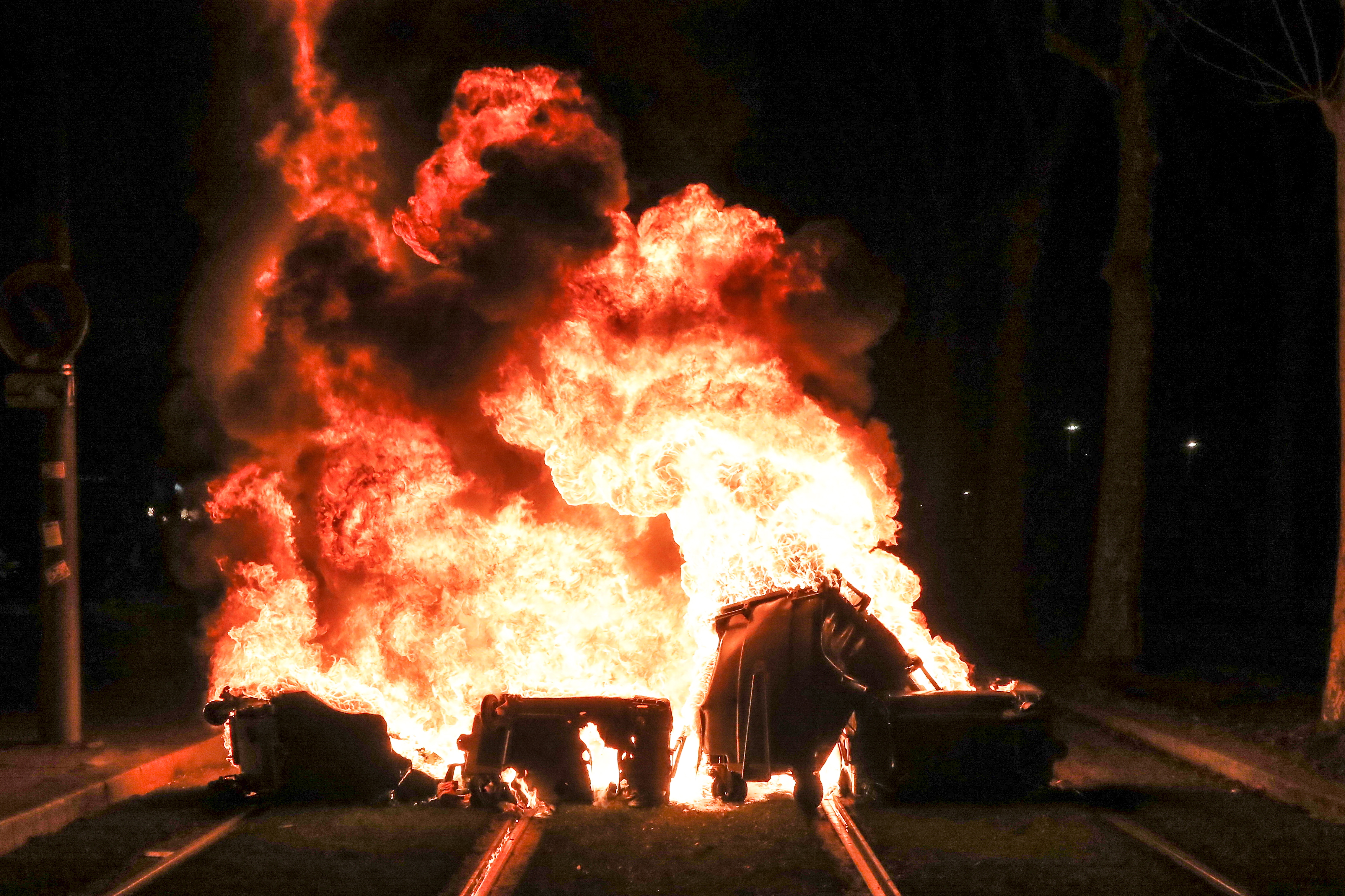 Bloqueos en refinerías y nuevas protestas en Francia por la reforma pensional