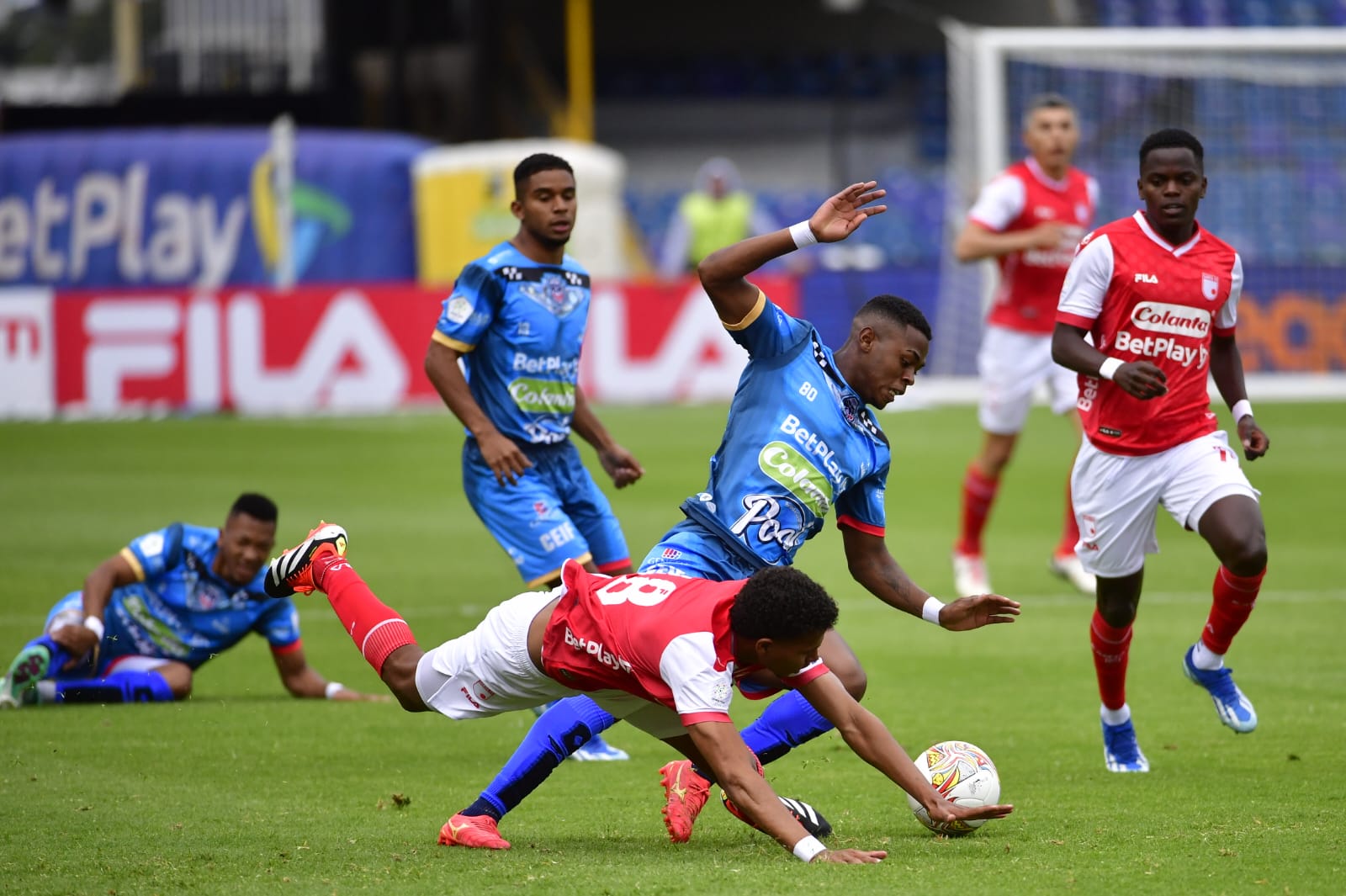 El partido estuvo igualado en la primera parte, mientras no se abrió el marcador.