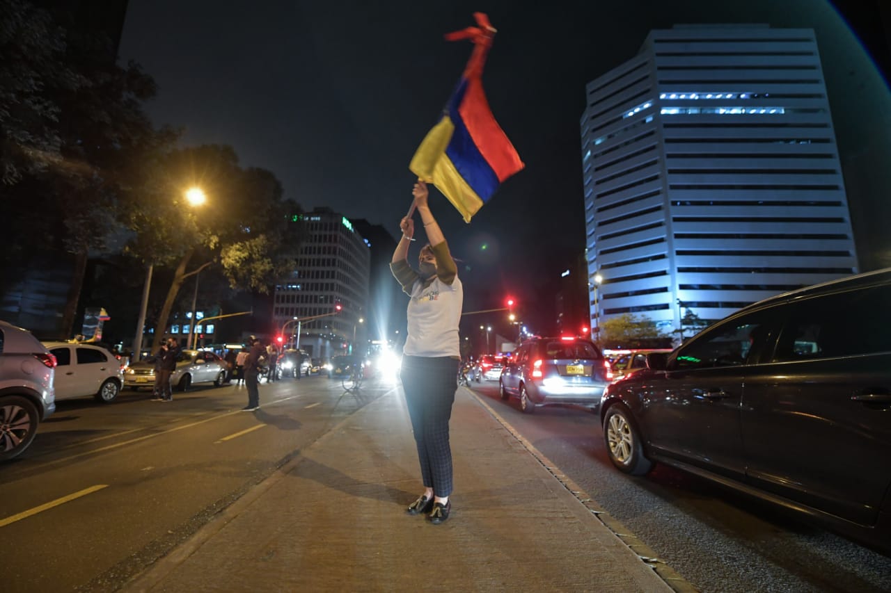Marchas contra detención domiciliaria de Uribe