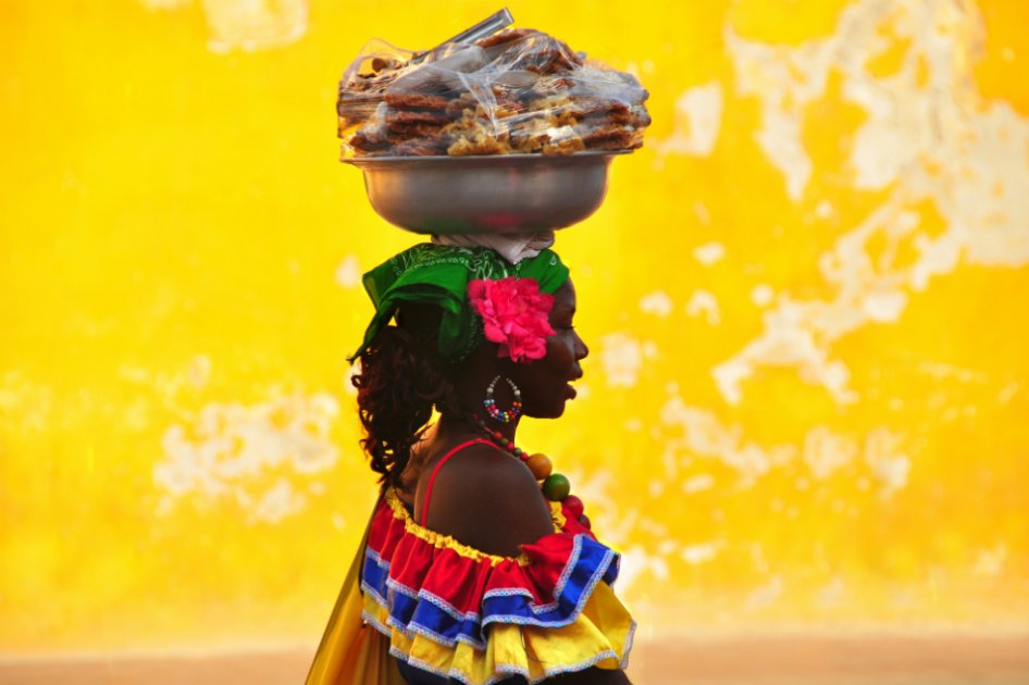 En la región Caribe puede encontrar deliciosos postres como alegría de burro, mongo mongo, panochas, bolis y salpicón, chicha de piña, flan de coco y de piña. / Foto: iStock