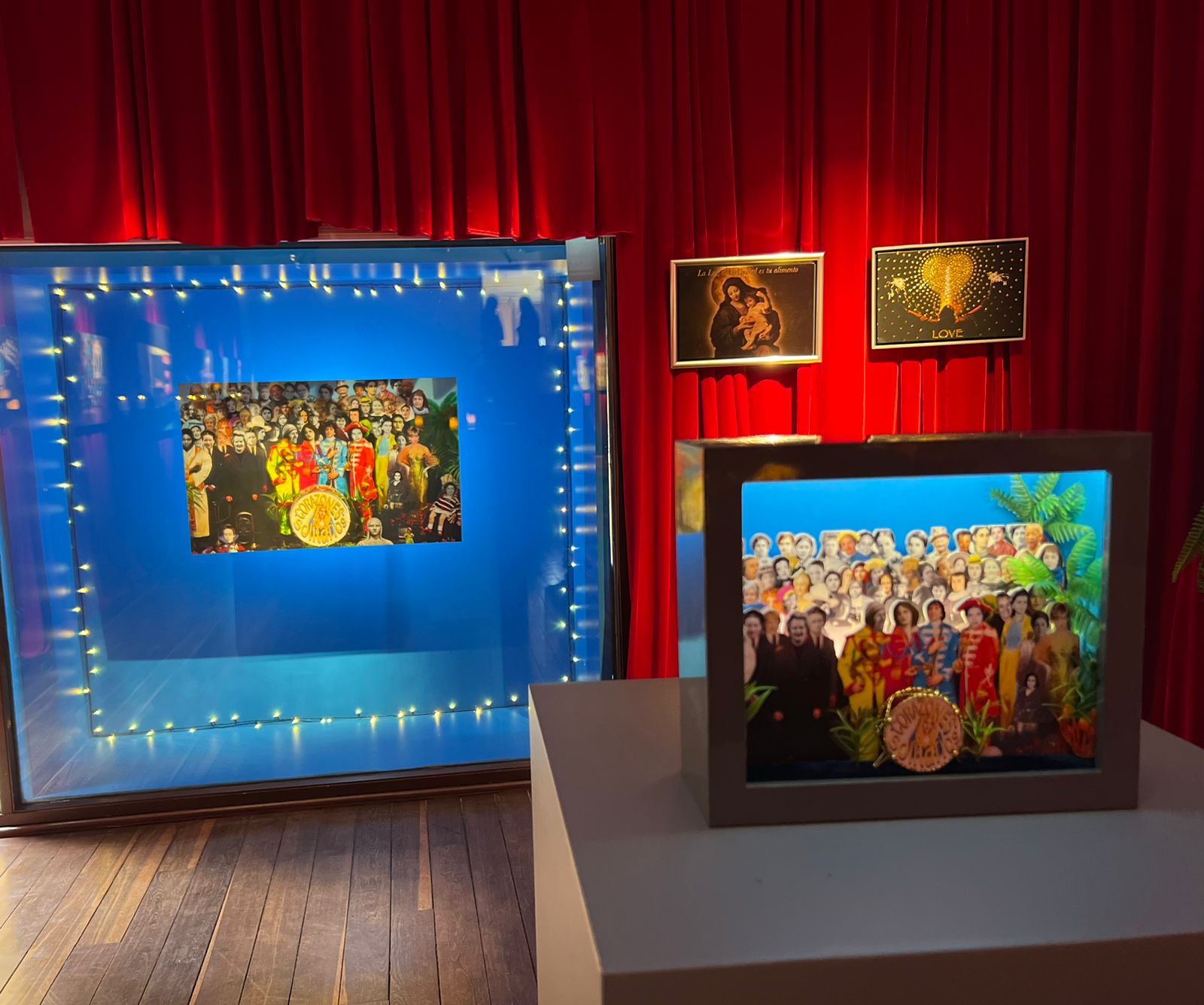 En fotos: “Corazones solitarios”, el arte kitsch se encuentra con la religión