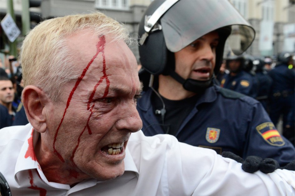Violencia en Madrid en manifestación de indignados cerca del Congreso