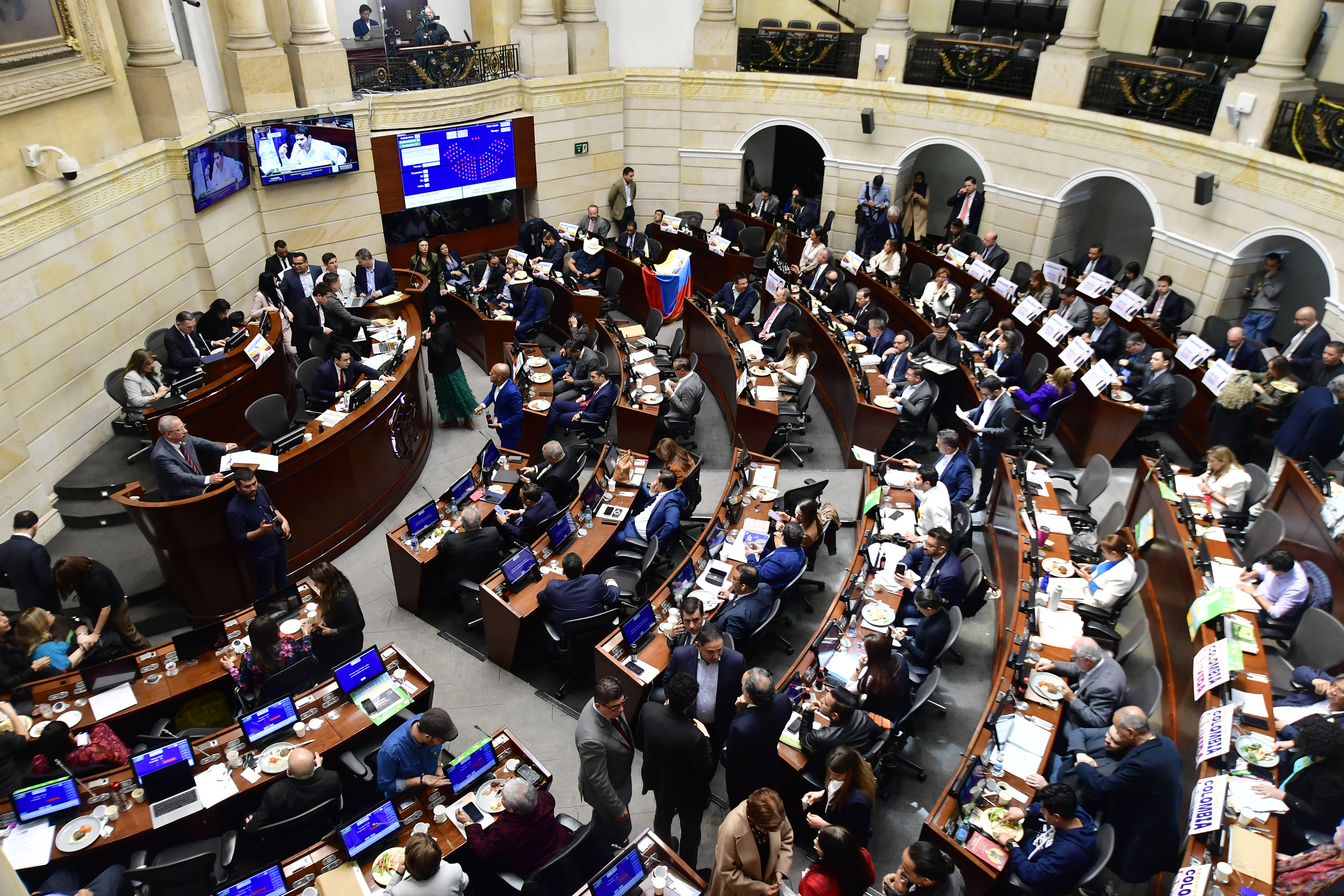 Debate de la reforma laboral en la plenaria del Senado, días después del atentado al senador Miguel Uribe.
