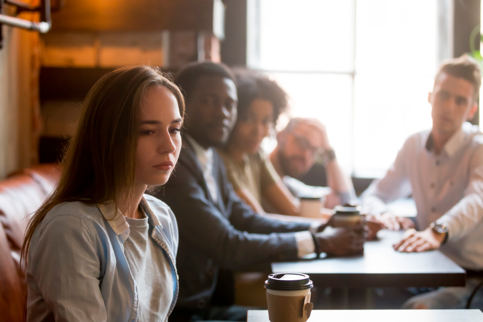 ¿Has sufrido de ansiedad social? Te contamos qué es y sus síntomas