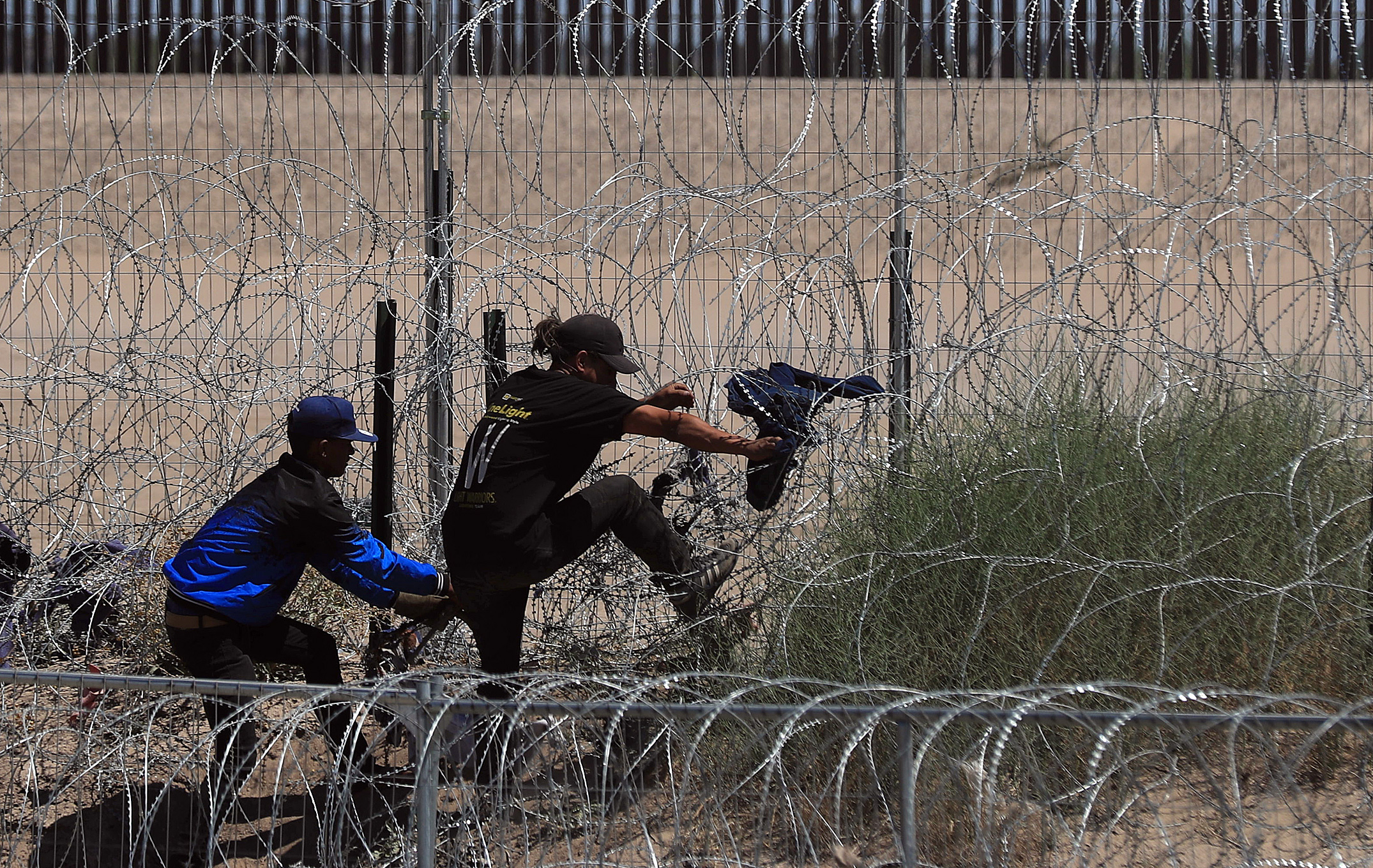 Esta es la nueva norma de EE. UU. que beneficiará a migrantes que viajan solos