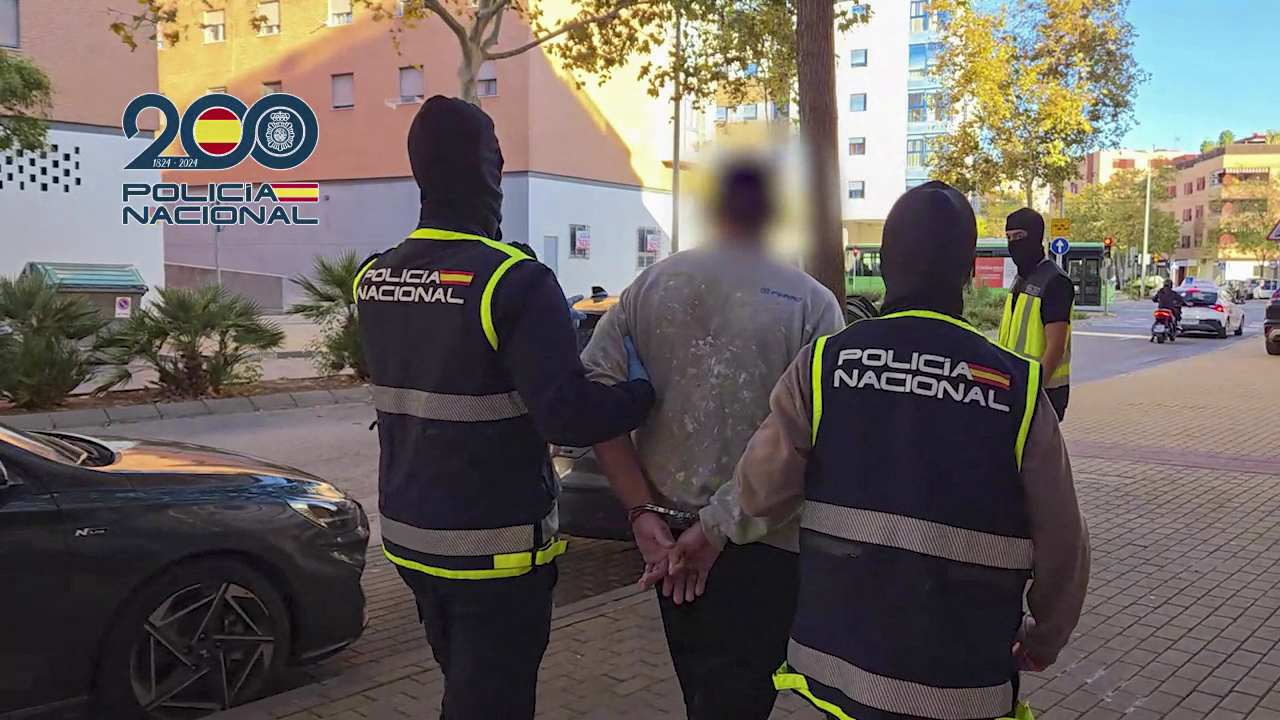 España desarticula célula neonazi vinculada a grupo estadounidense considerado terrorista