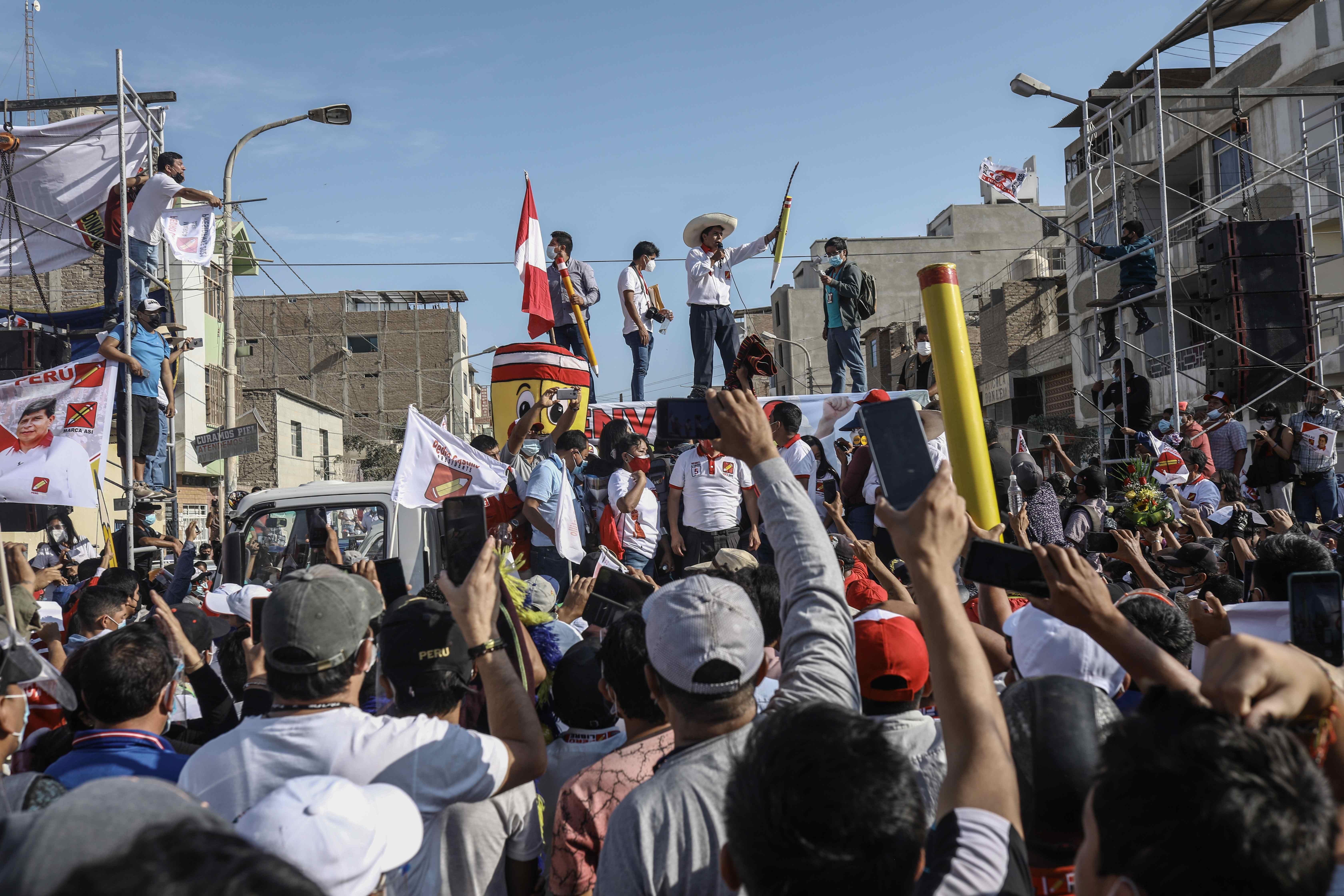A la campaña electoral en Perú dejó de importarle la crisis sanitaria