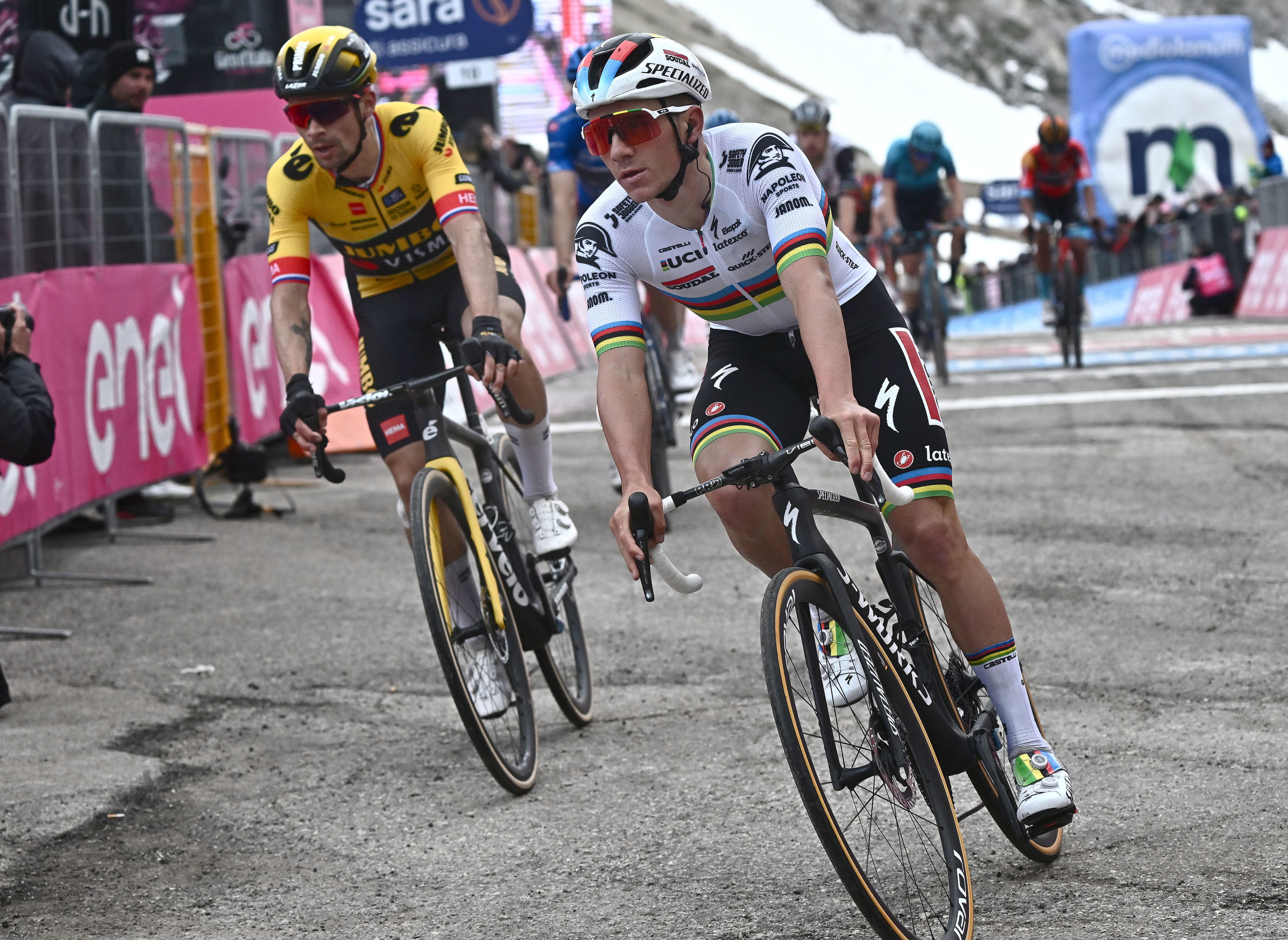 Capua (Italy), 12/05/2023.- Slovenian rider Primoz Roglic (L) of team Jumbo Visma and Belgian rider Remco Evenepoel of Soudal Quick-Step team in action during the seventh stage of the 2023 Giro d'Italia cycling race, over 218 km from Capua to Gran Sasso d'Italia, Italy, 12 May 2023. (Ciclismo, Italia, Eslovenia) EFE/EPA/LUCA ZENNARO