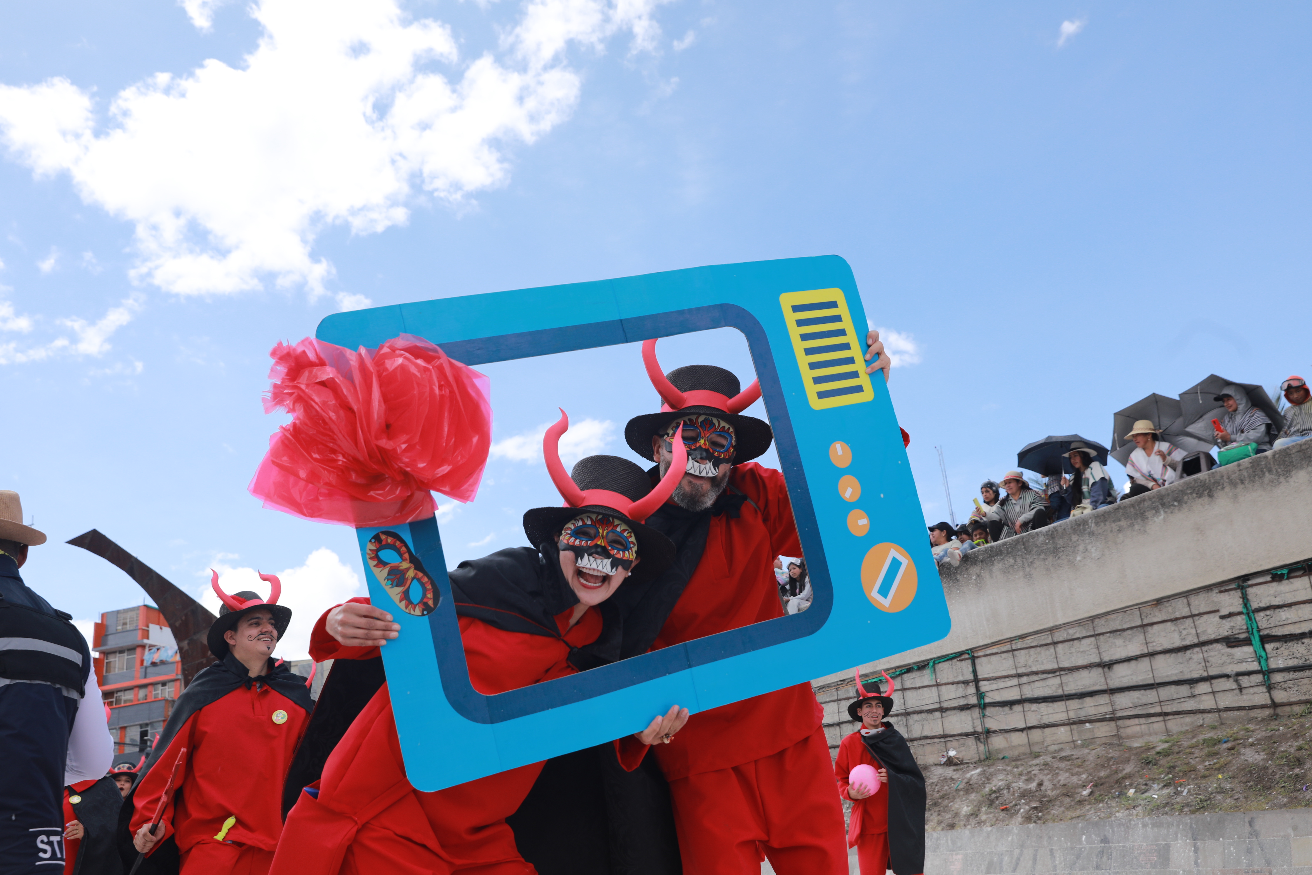 Carnaval de Negros y Blancos de Pasto 2024 desfile Familia Castañeda