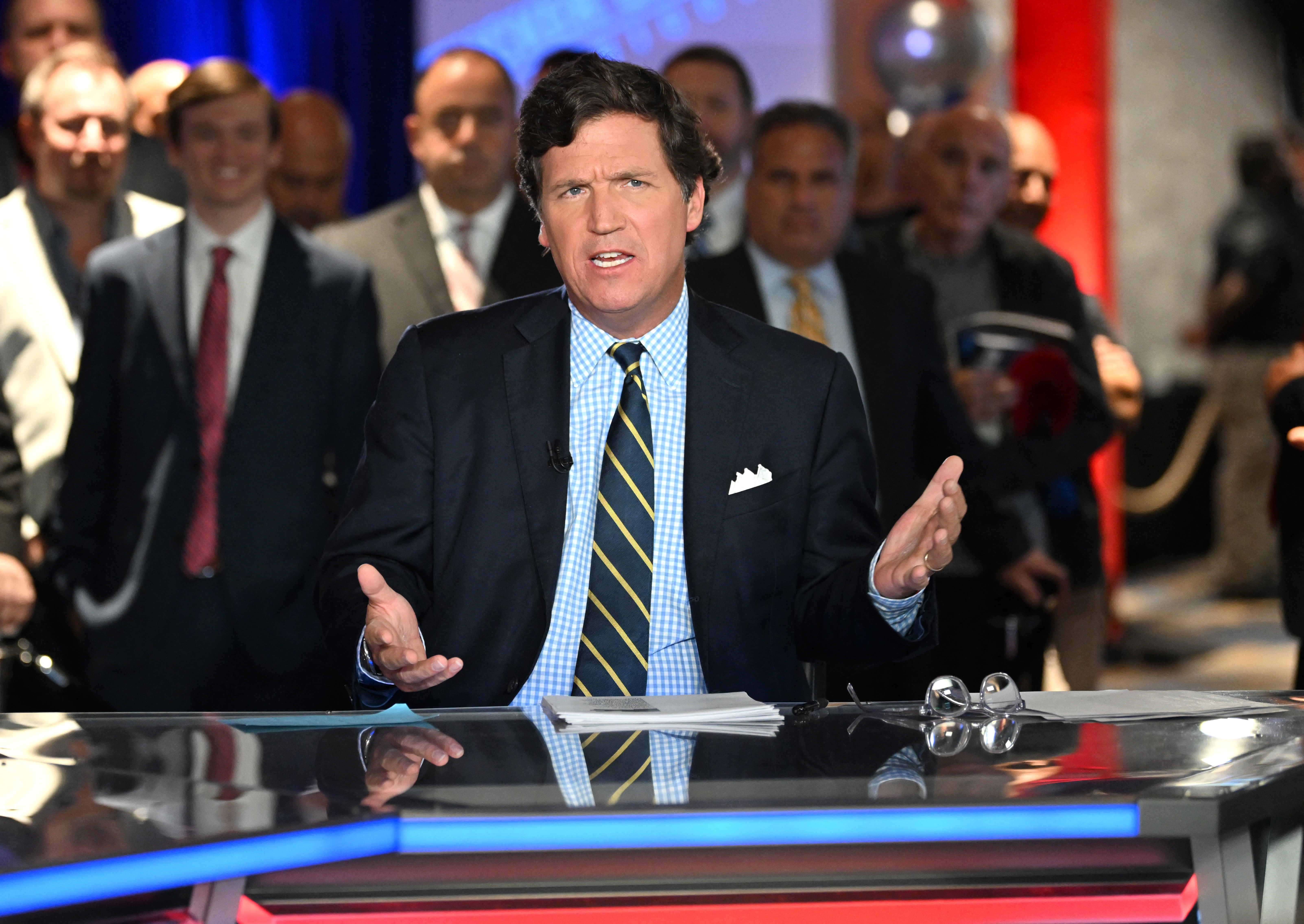 Más detalles de la salida de Tucker Carlson de Fox: envió este mensaje racista