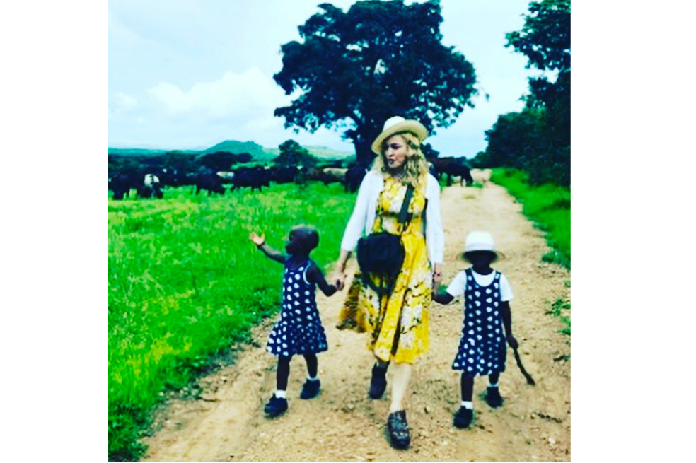Madonna confirma la adopción de gemelas de Malaui