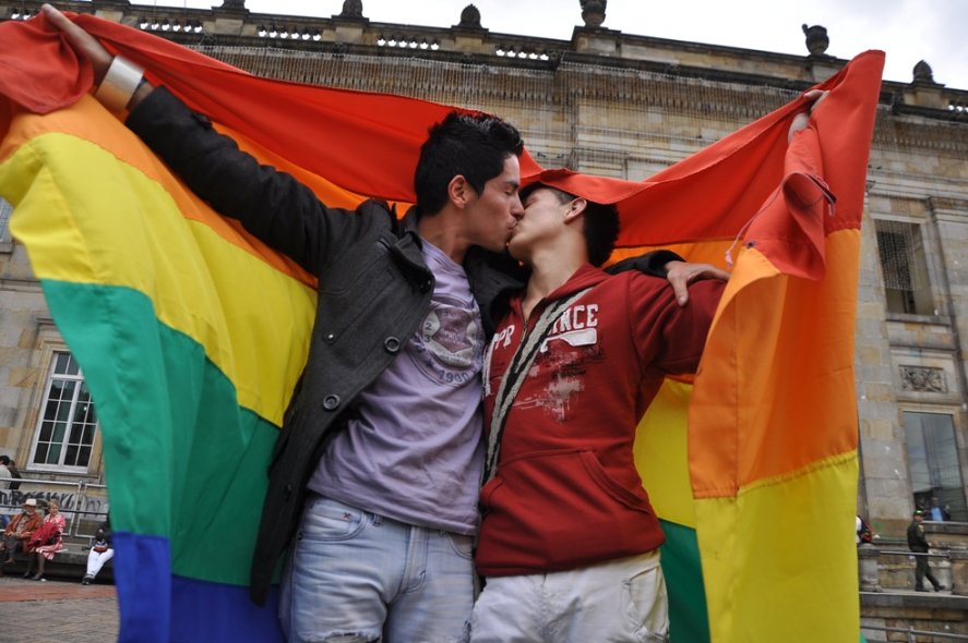 Iglesia arremete contra la Corte por considerar familia unión de homosexuales
