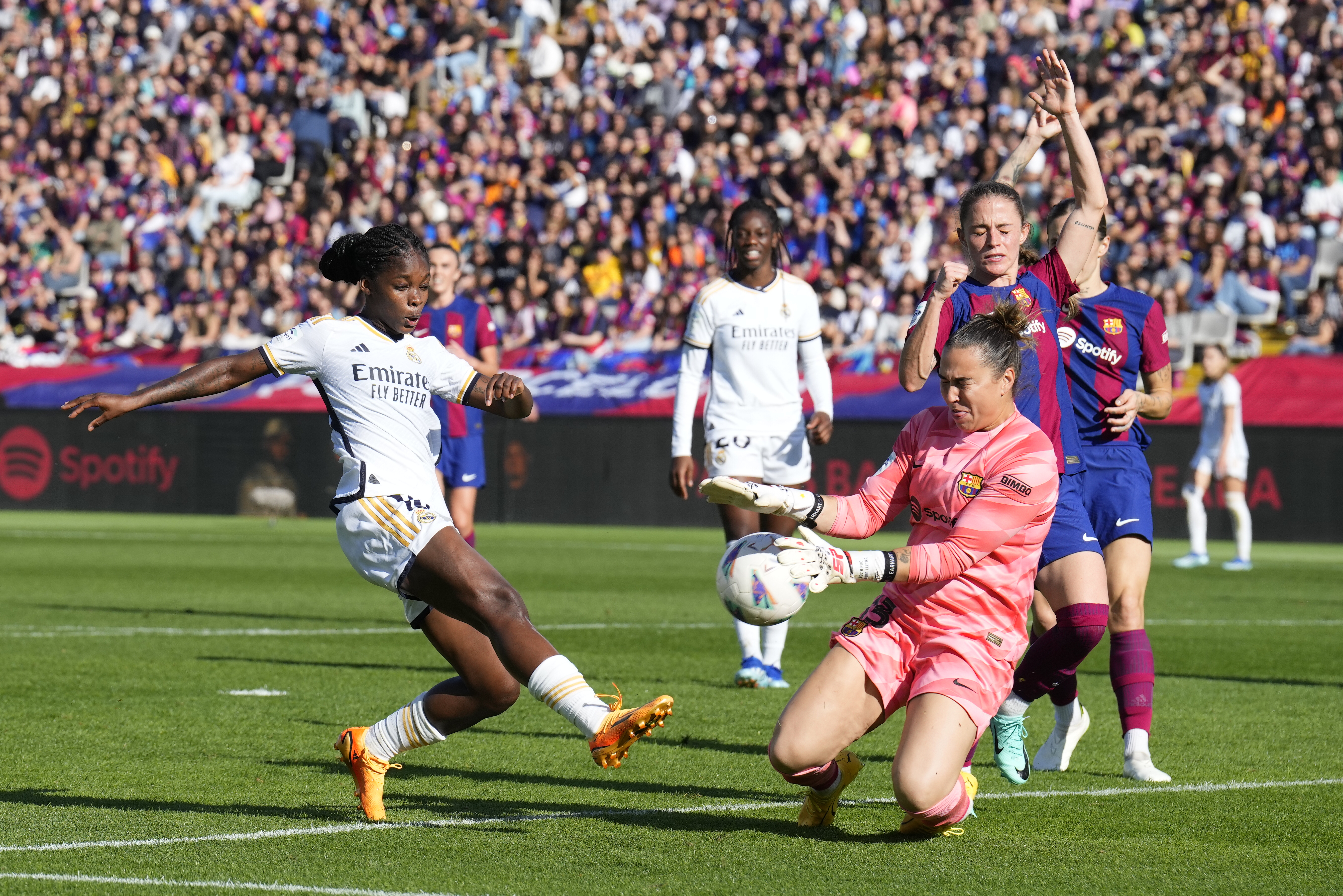 El Real Madrid de Linda Caicedo fue goleado en el clásico español