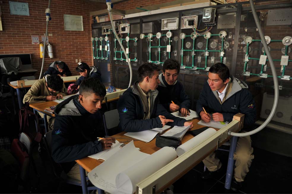 Futuro de colegios en concesión sigue en vilo