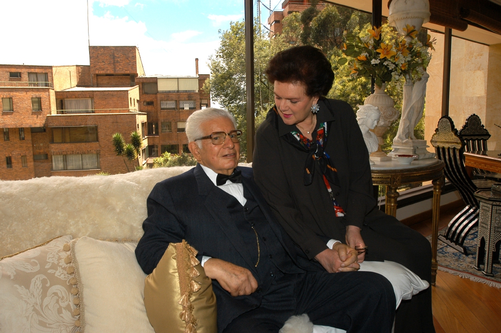 El presidente Julio César Turbay junto a su esposa, Amparo Canal, en la entrevista de agosto de 2005. / Archivo - El Espectador