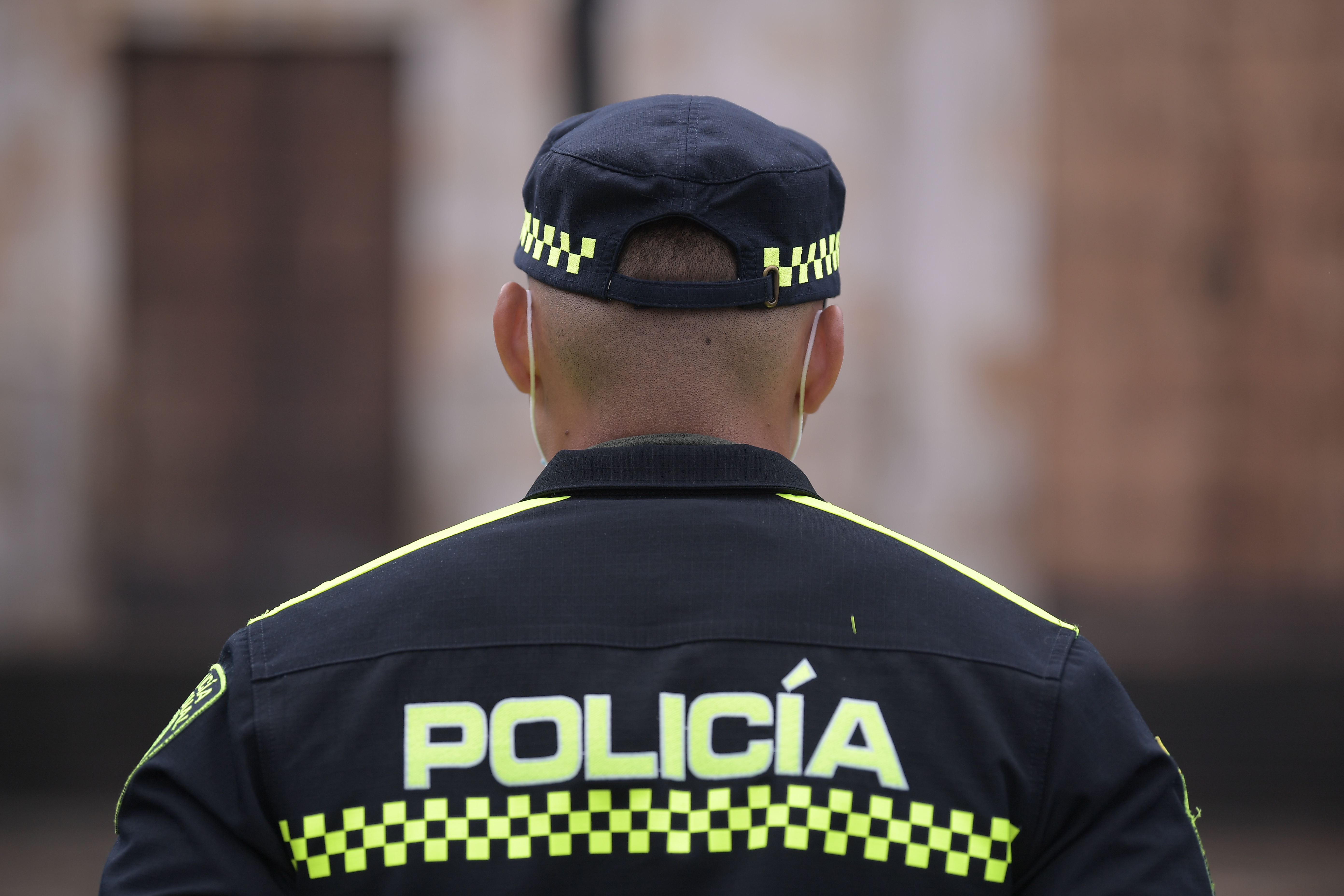 Condenaron a dos policías que intentaron sobornar a un motociclista en Medellín