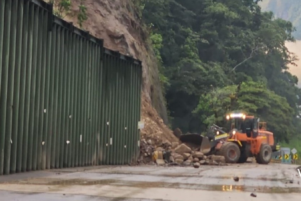 Vía Bogotá-Villavicencio: paso para vehículos de pasajeros y particulares
