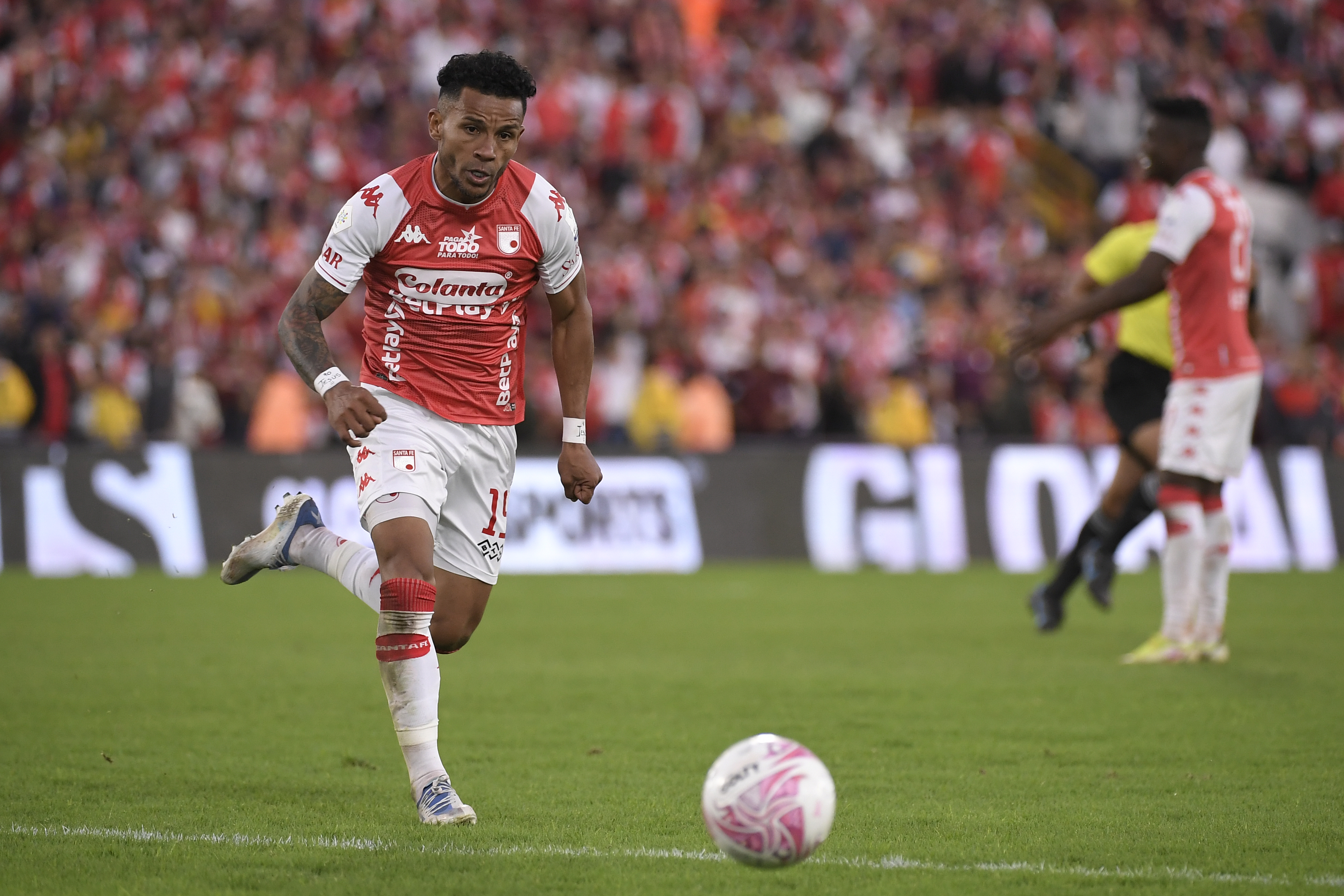 Futbolista colombiano, delantero de Santa Fe en el partido ante Once Caldas por la fecha veinte de la Liga Betplay 2022-II.