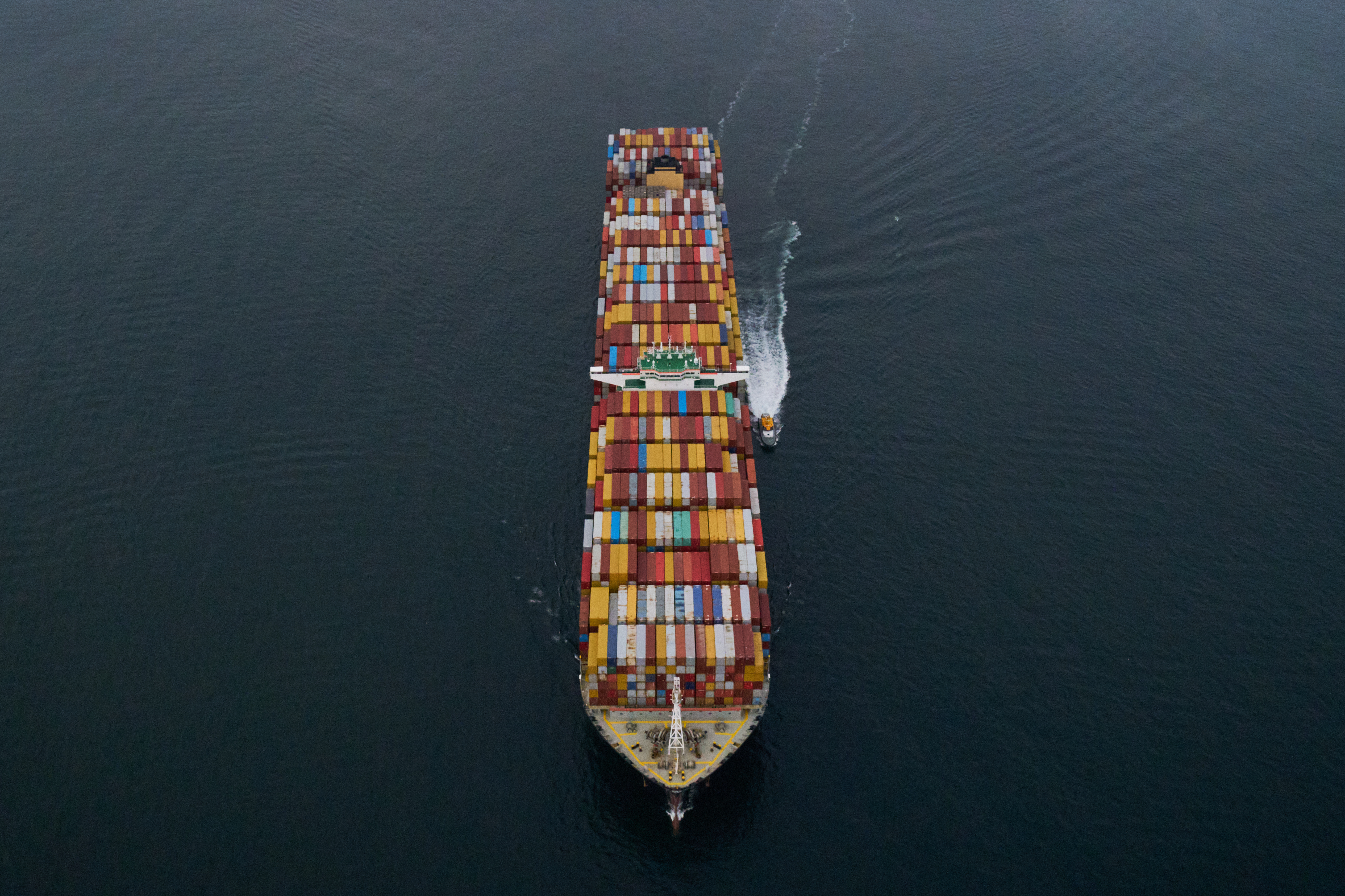 El desequilibrio de la economía china se deja ver en el puerto más activo del mundo