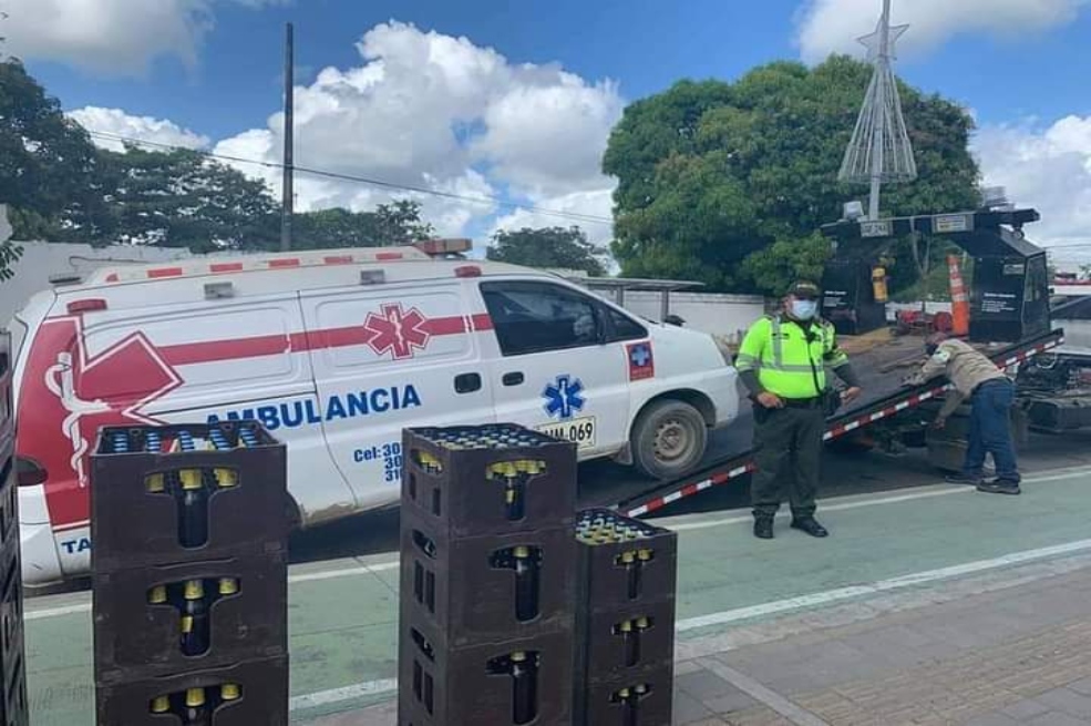 Ambulancia en Montería fue sorprendida transportando canastas de cerveza