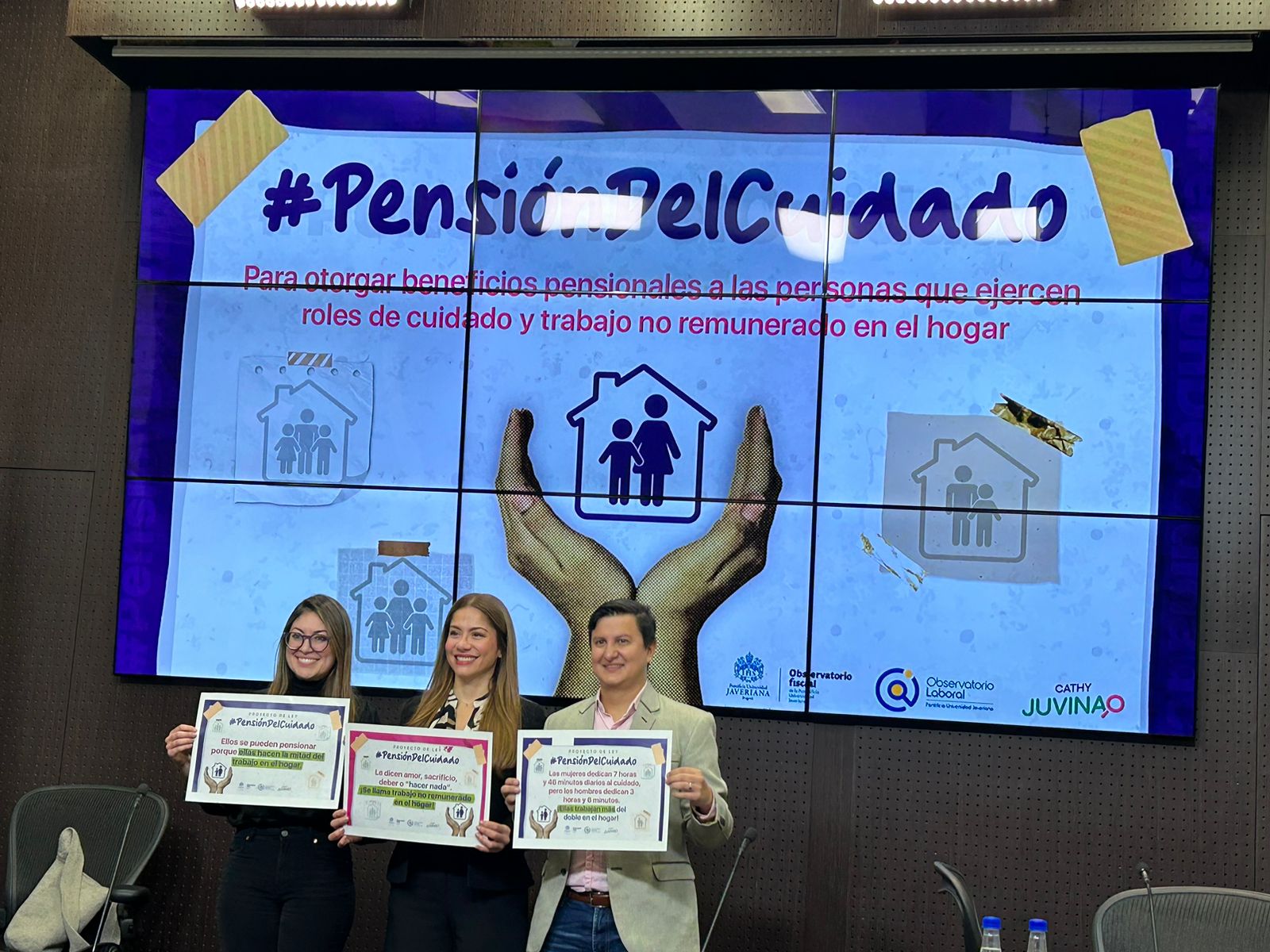 Radican proyecto de ley para que cuidadoras del hogar reciban una pensión