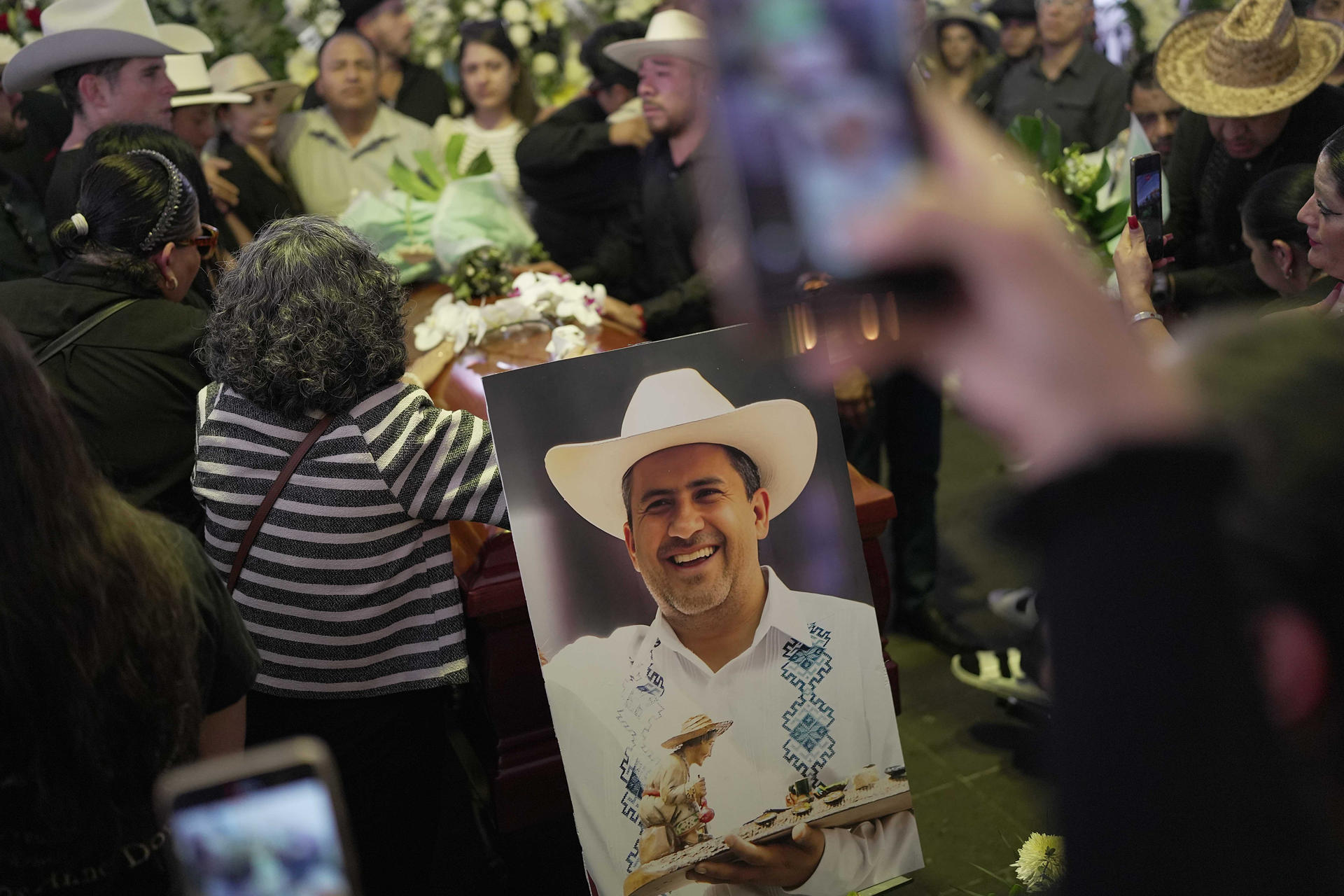 ¿Quién era Carlos Manzo? Asesinato de alcalde de Uruapan desata protestas en México