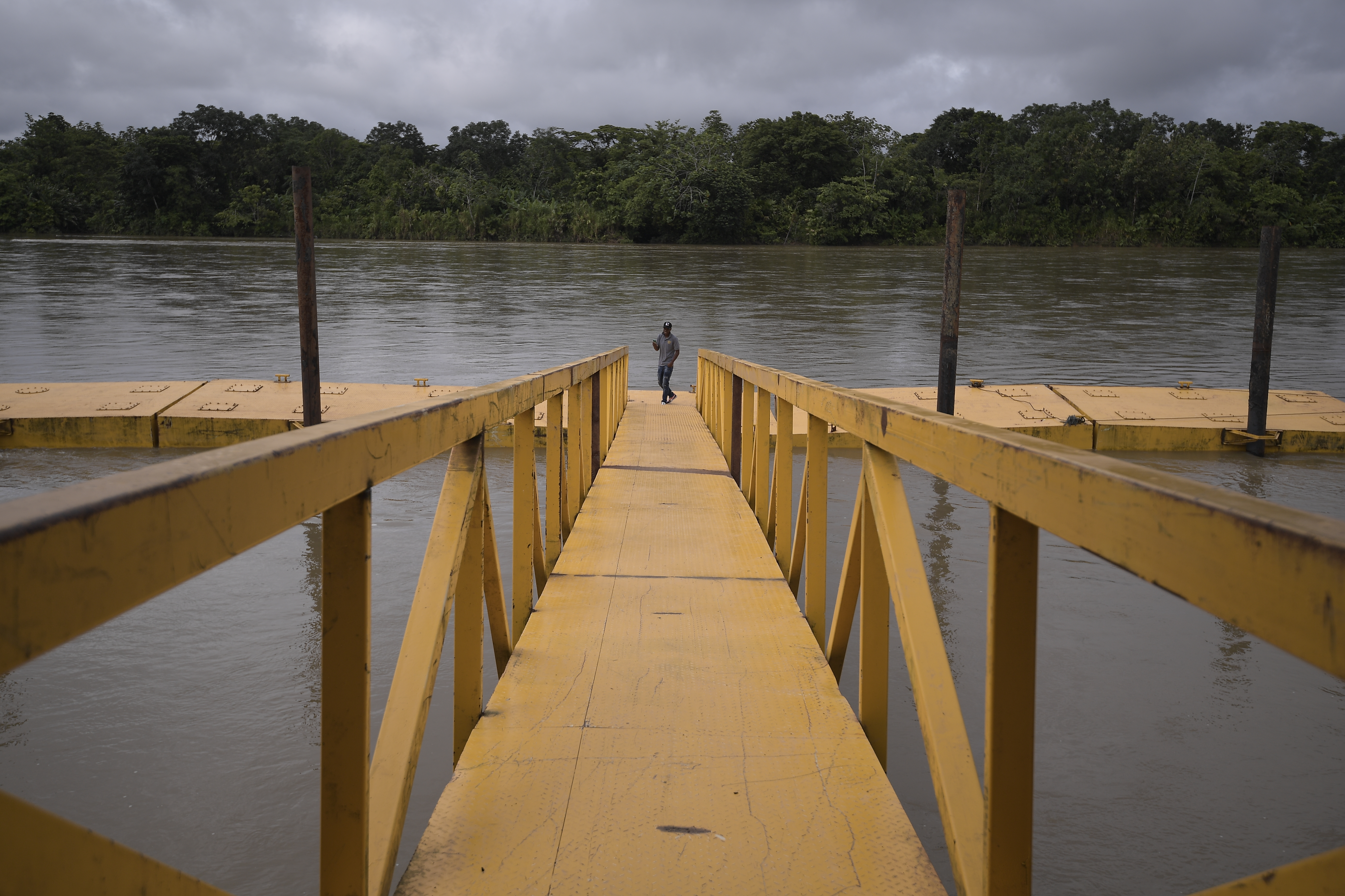 Diferentes aspectos de este municipio del Chocó: Casas, vías, habitantes, ríos, fuerza pública.