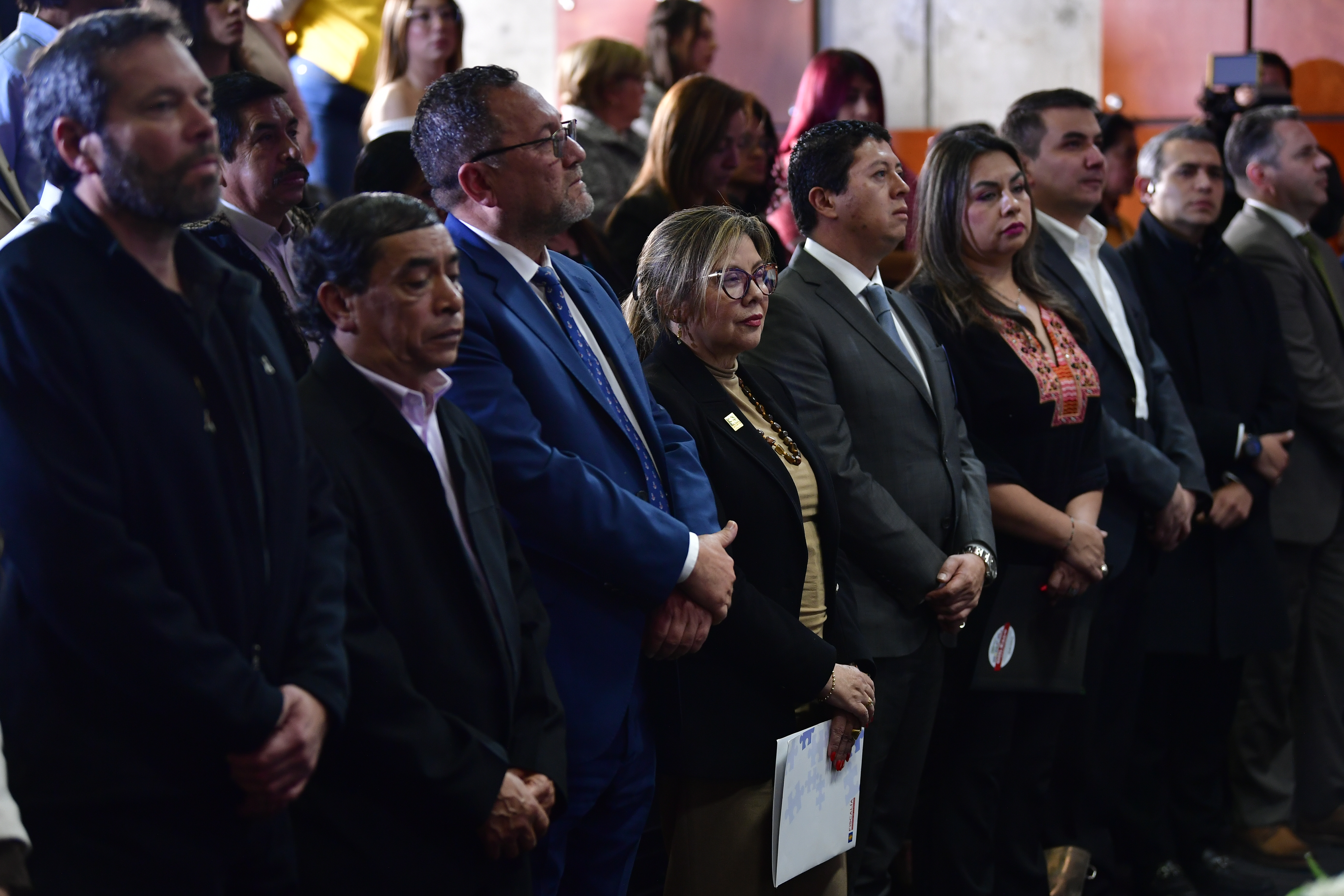 Fiscal General de la Nación durante el acto de perdón a Gustavo Sastoque Alfonso, víctima de montaje judicial por el asesinato de Hernando Pizarro