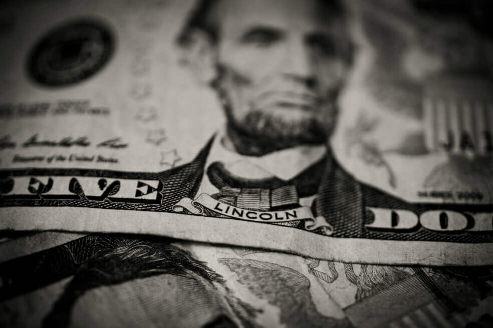 Dólar rompe récord histórico: cerró en $3.479
