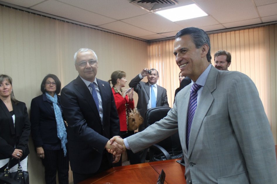 El funcionario que renunció junto con el ministro de Agricultura Rubén Darío Lizarralde.