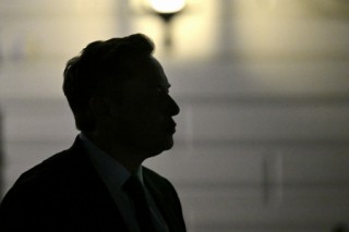 Musk demanda a Apple y OpenAI por favorecer IA en iPhones y limitar competencia