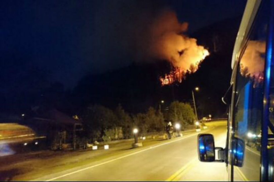 Alerta roja por incendio en vía a La Calera