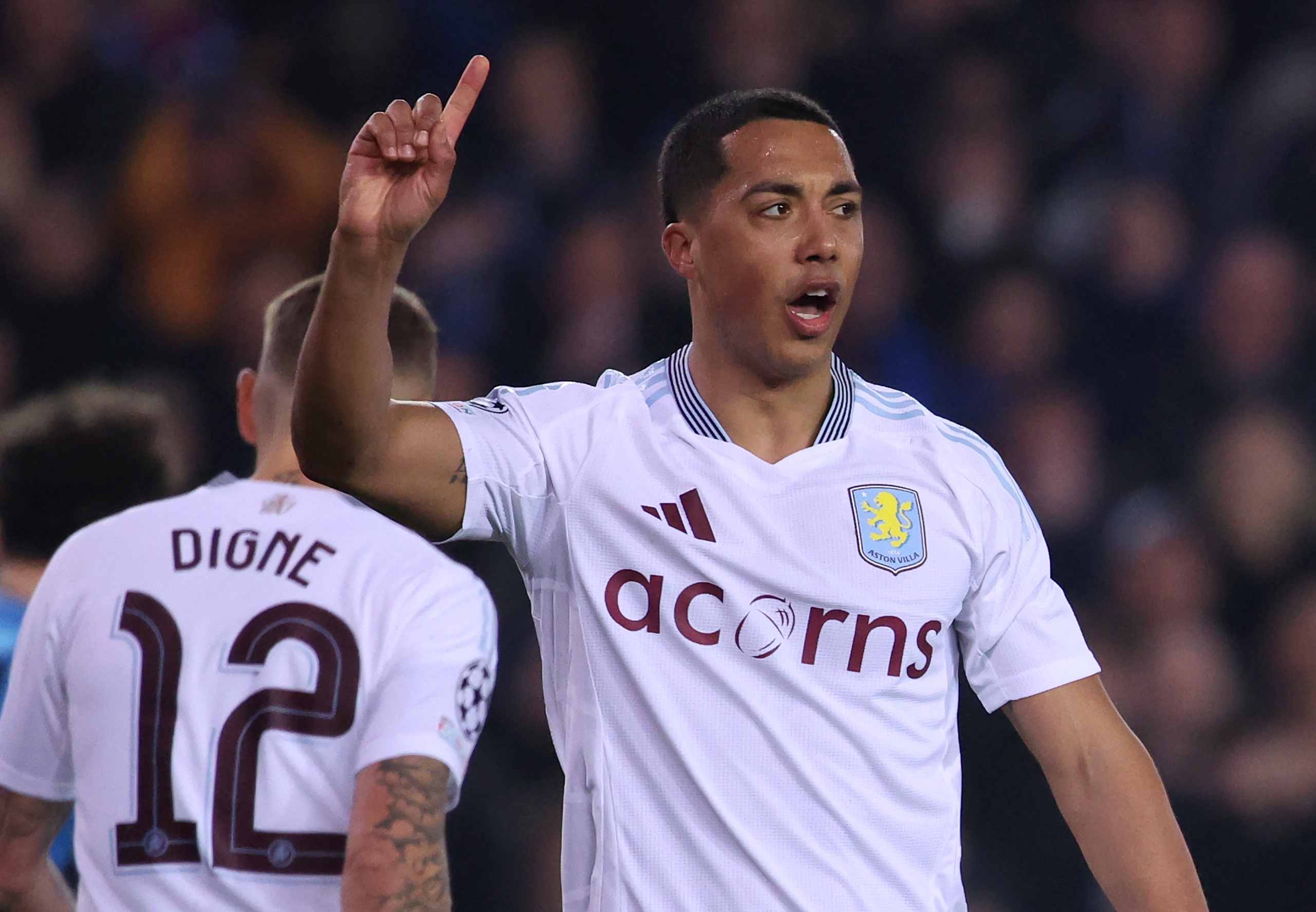 BRUGES (Belgium), 04/03/2025.- Youri Tielemans of Aston Villa gestures during the UEFA Champions League Round of 16, 1st leg soccer match between Club Brugge KV and Aston Villa FC, in Bruges, Belgium, 04 March 2025. (Liga de Campeones, Bélgica, Brujas) EFE/EPA/OLIVIER MATTHYS