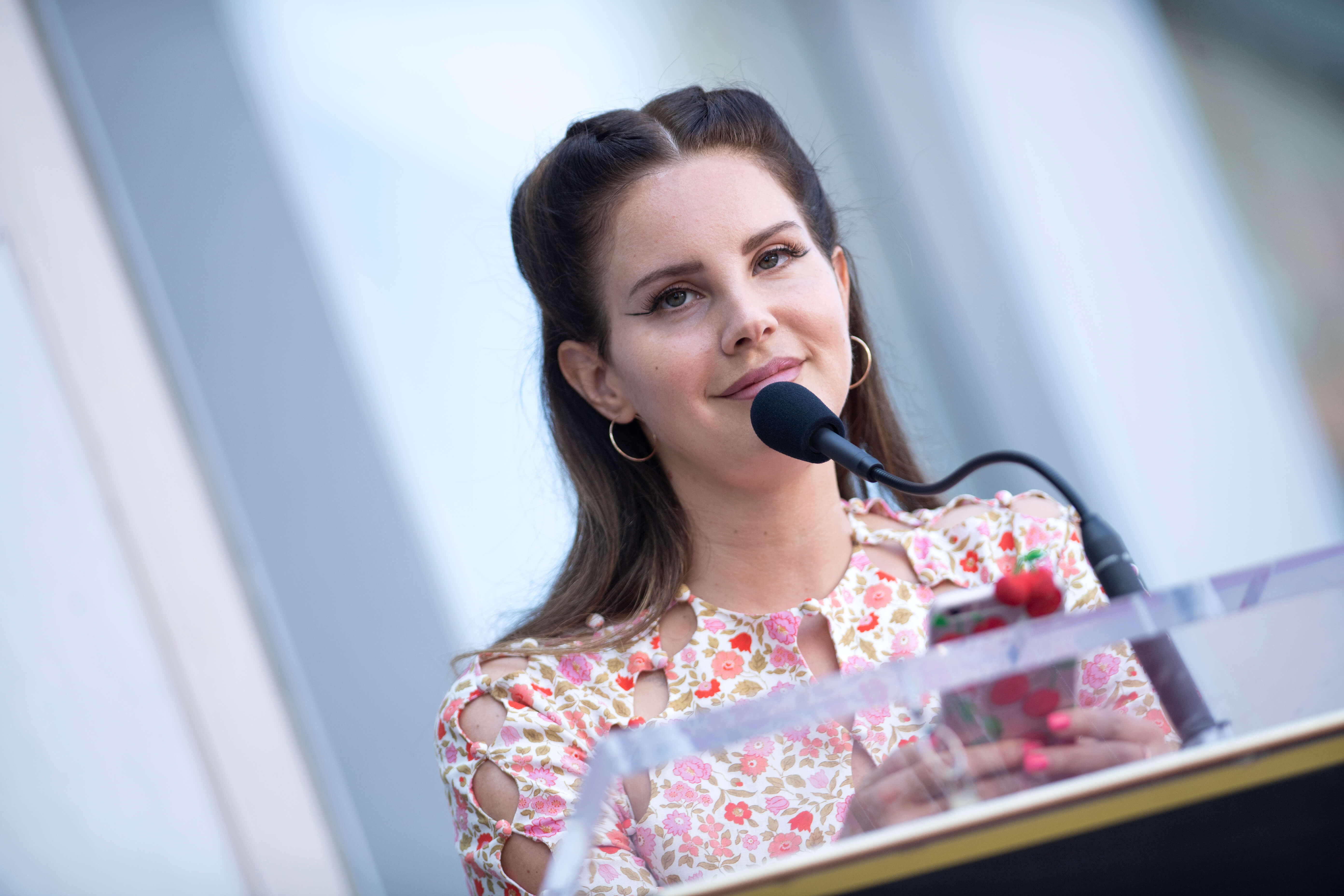 Lana del Rey lanza canción en respuesta a los tiroteos masivos en EE.UU.