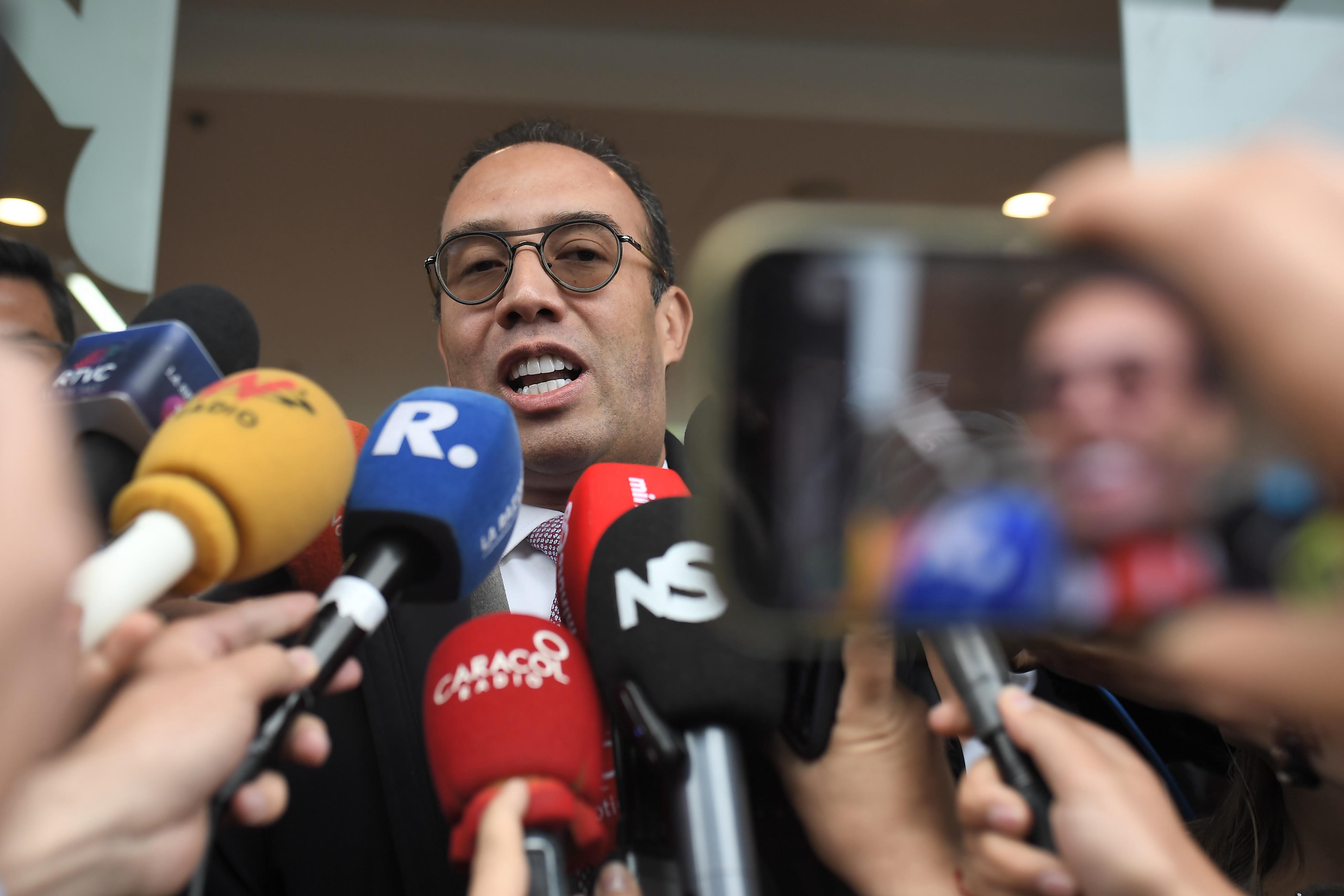 Víctor Mosquera, apoderado del senador Miguel Uribe Turbay, denunció ante la Fiscalía al director de la UNP
