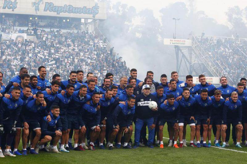 El fenómeno Maradona se toma al fútbol argentino