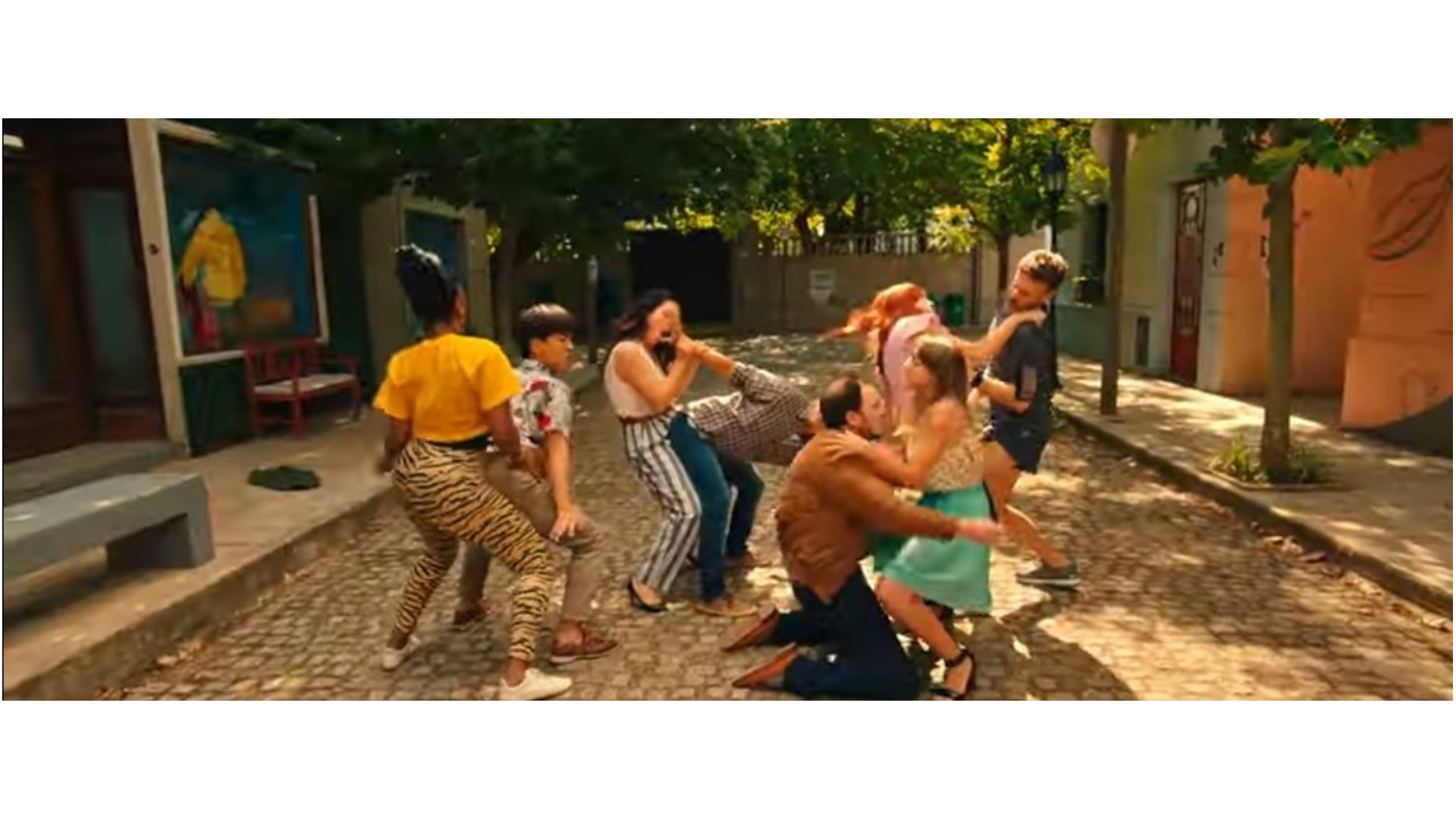 El clip de "Hoy", dirigido por Residente, cuenta con la participación de artistas argentinos, entre los que se destacan Julieta Díaz, Julieta Zylberberg, Leonardo Sbaraglia y Laura Cymer.