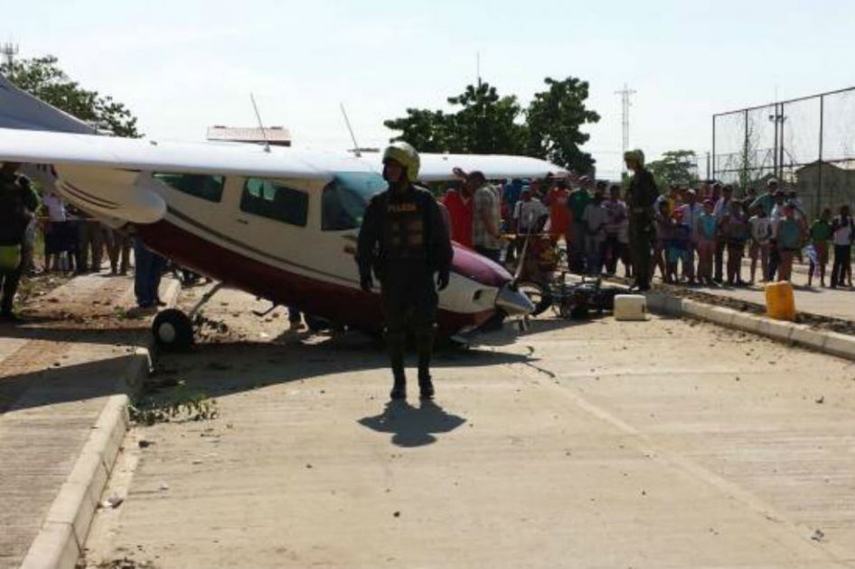 Avioneta aterriza de emergencia en El Bagre, Antioquia