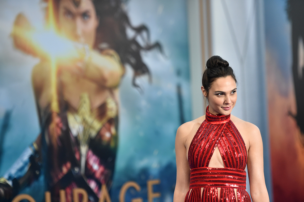 Gal Gadot y Johnny Depp enloquecen al público de Comic Con